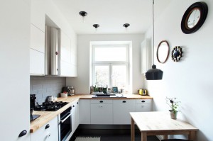 Kuchnia w mieszkaniu 75 m² w kamienicy z 1933 r