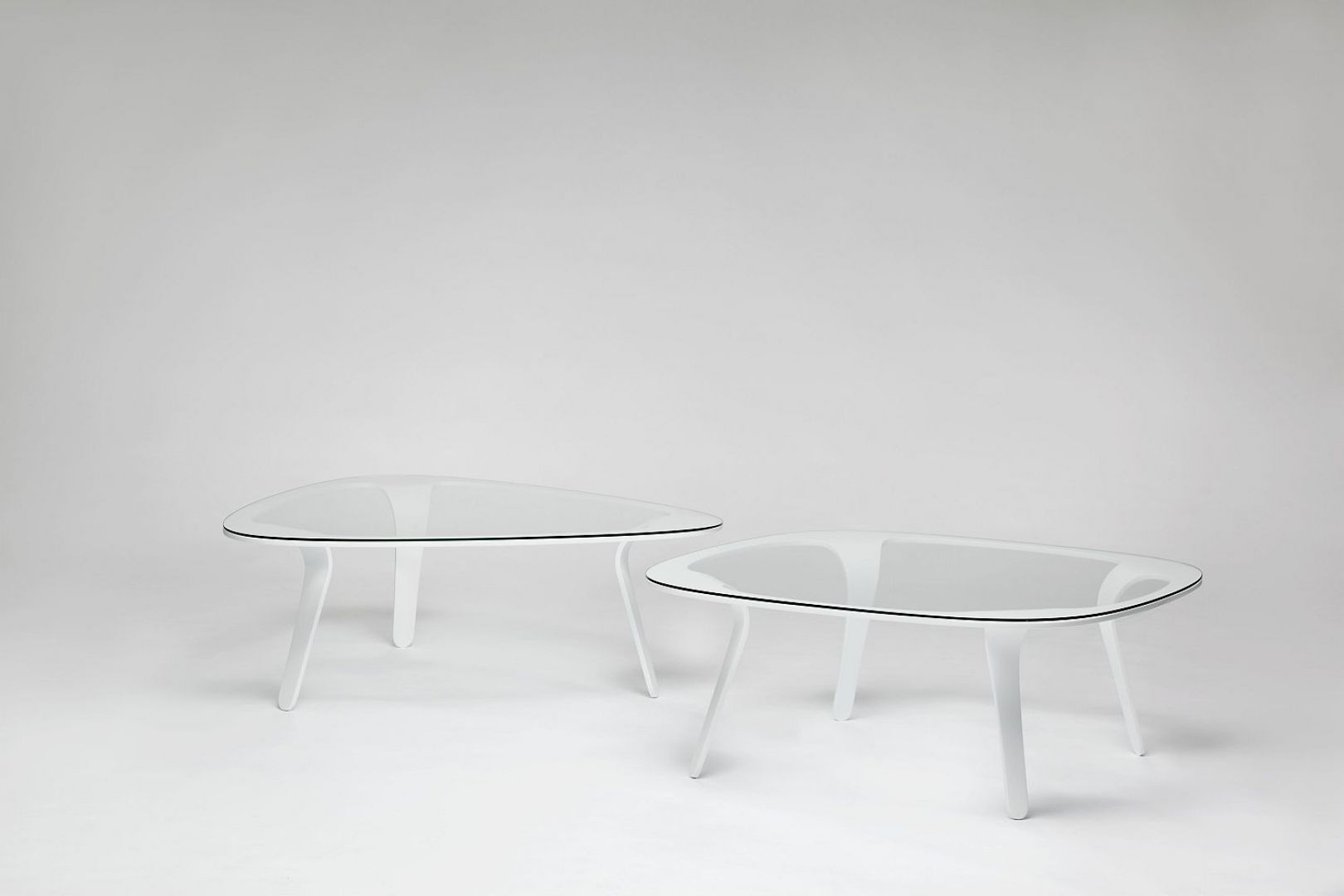 Stół Clover firmy Vincenzo Design 1. Fot. Materialy Prasowe MTP.jpg