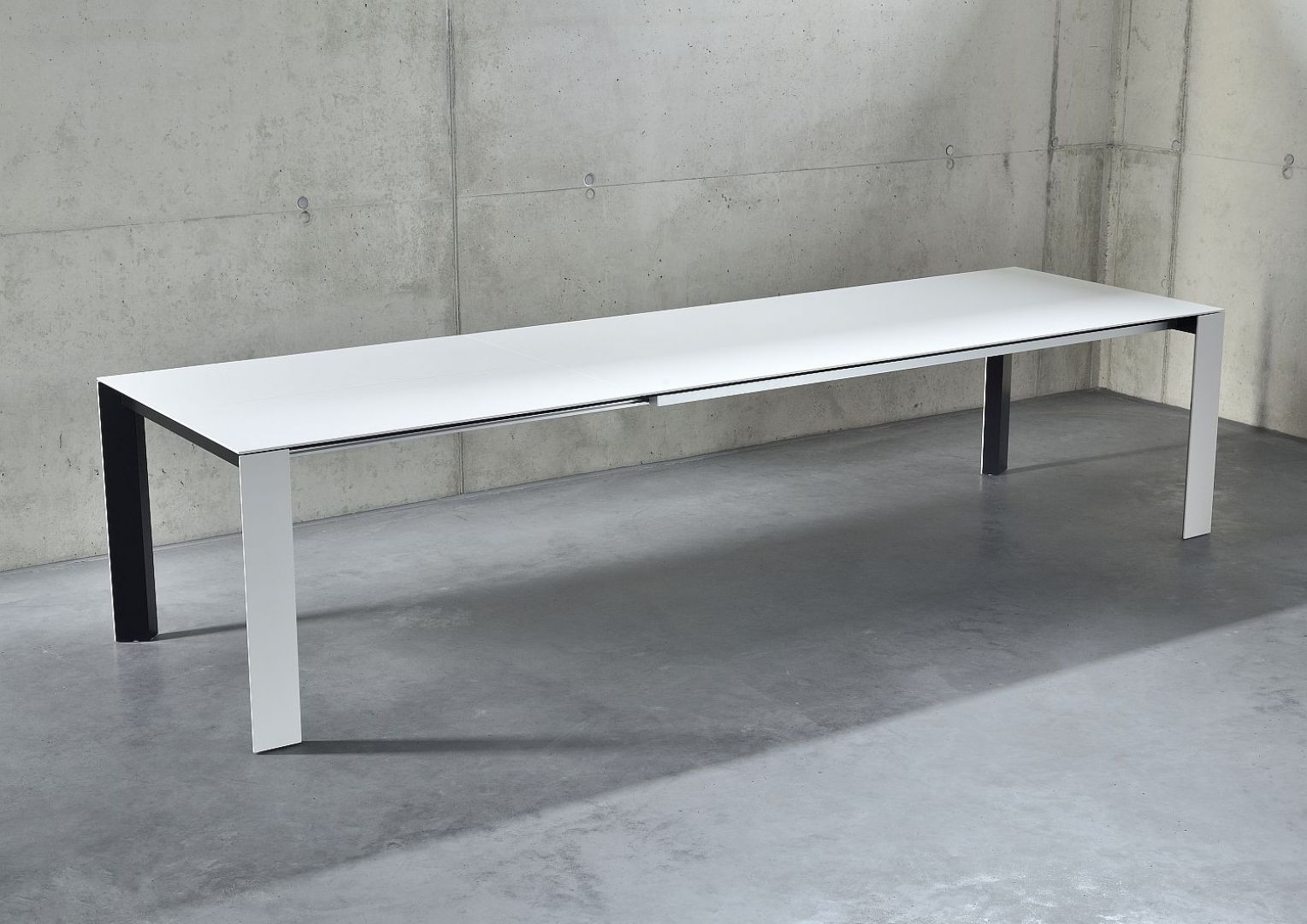 Soma Tisch firma Kettnaker.jpg