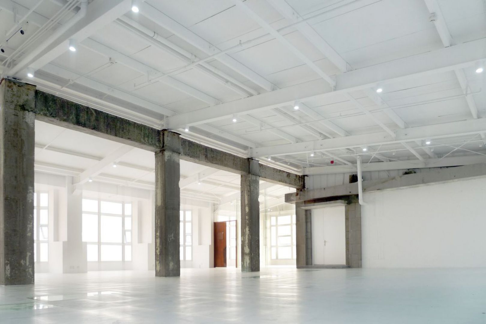 03_LYCS_INTERIOR02.JPG