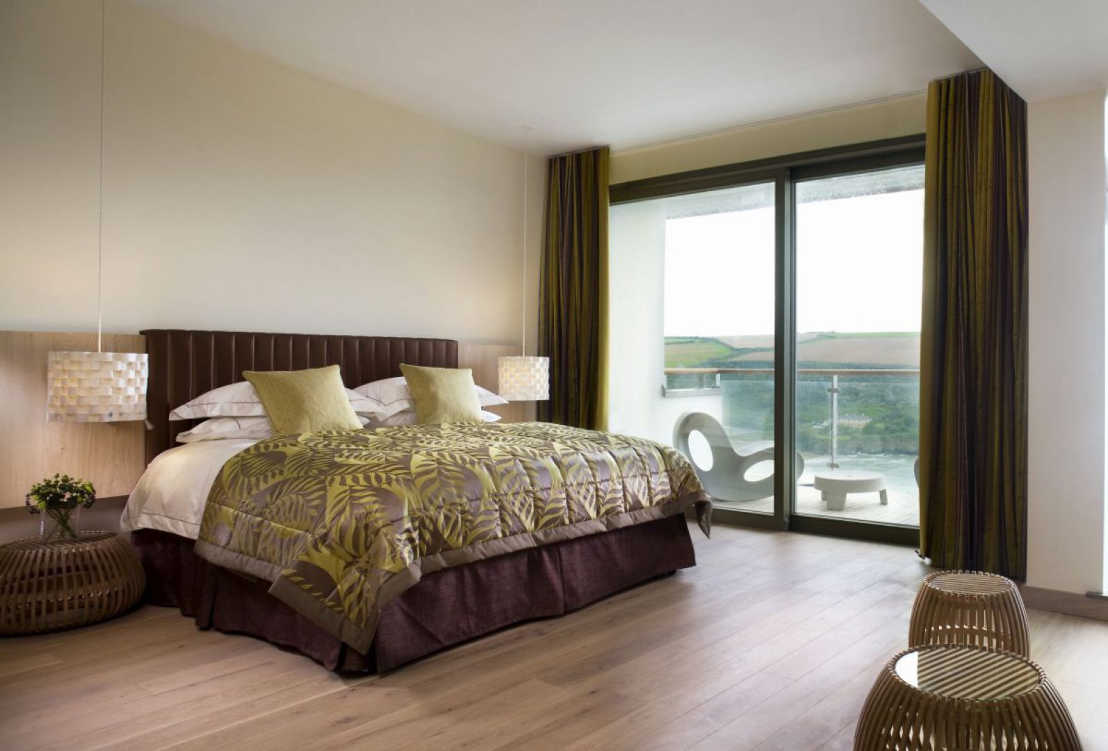 007scarlethotel_ds_1.jpg