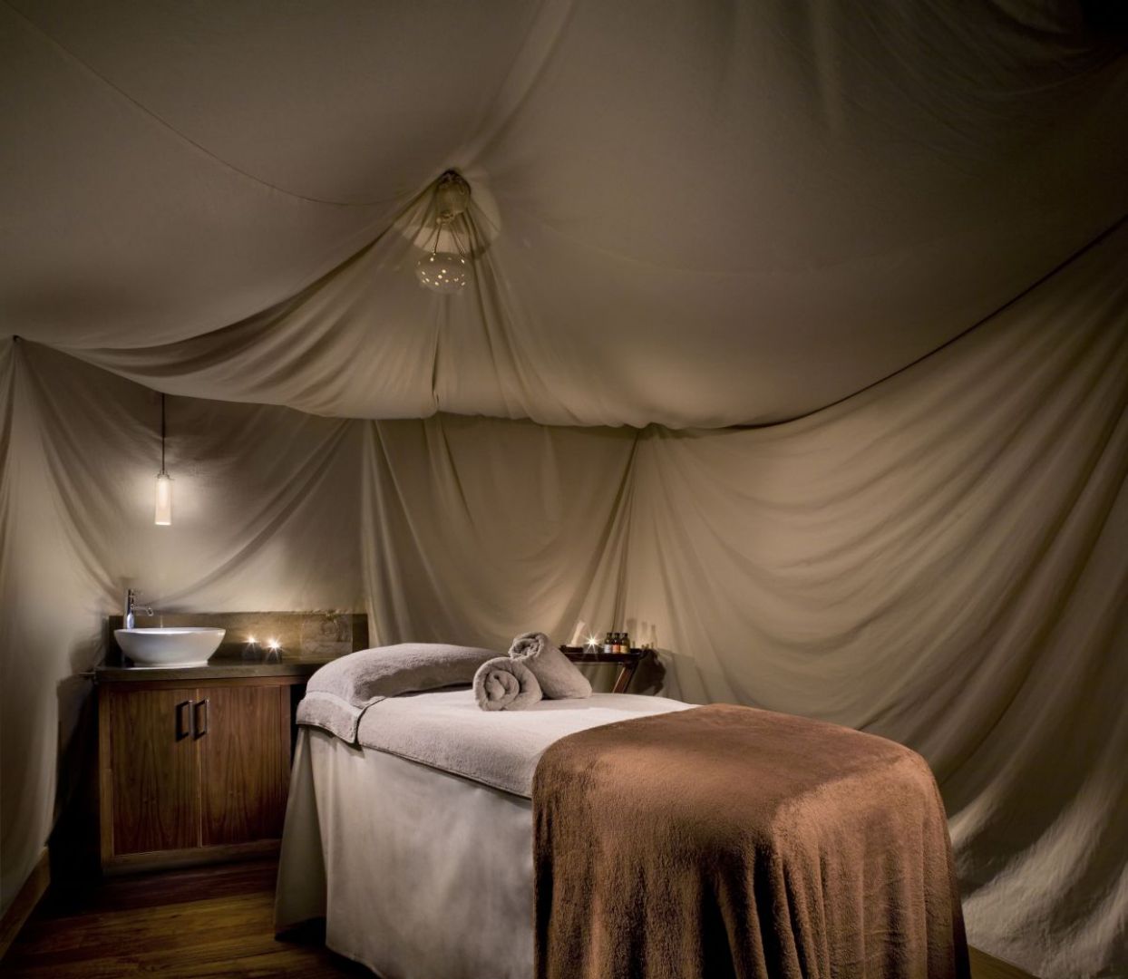 023scarlethotel_ds_1.jpg