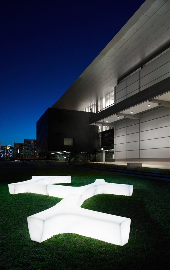 Derlot_Editions-Twig at night 1.jpeg