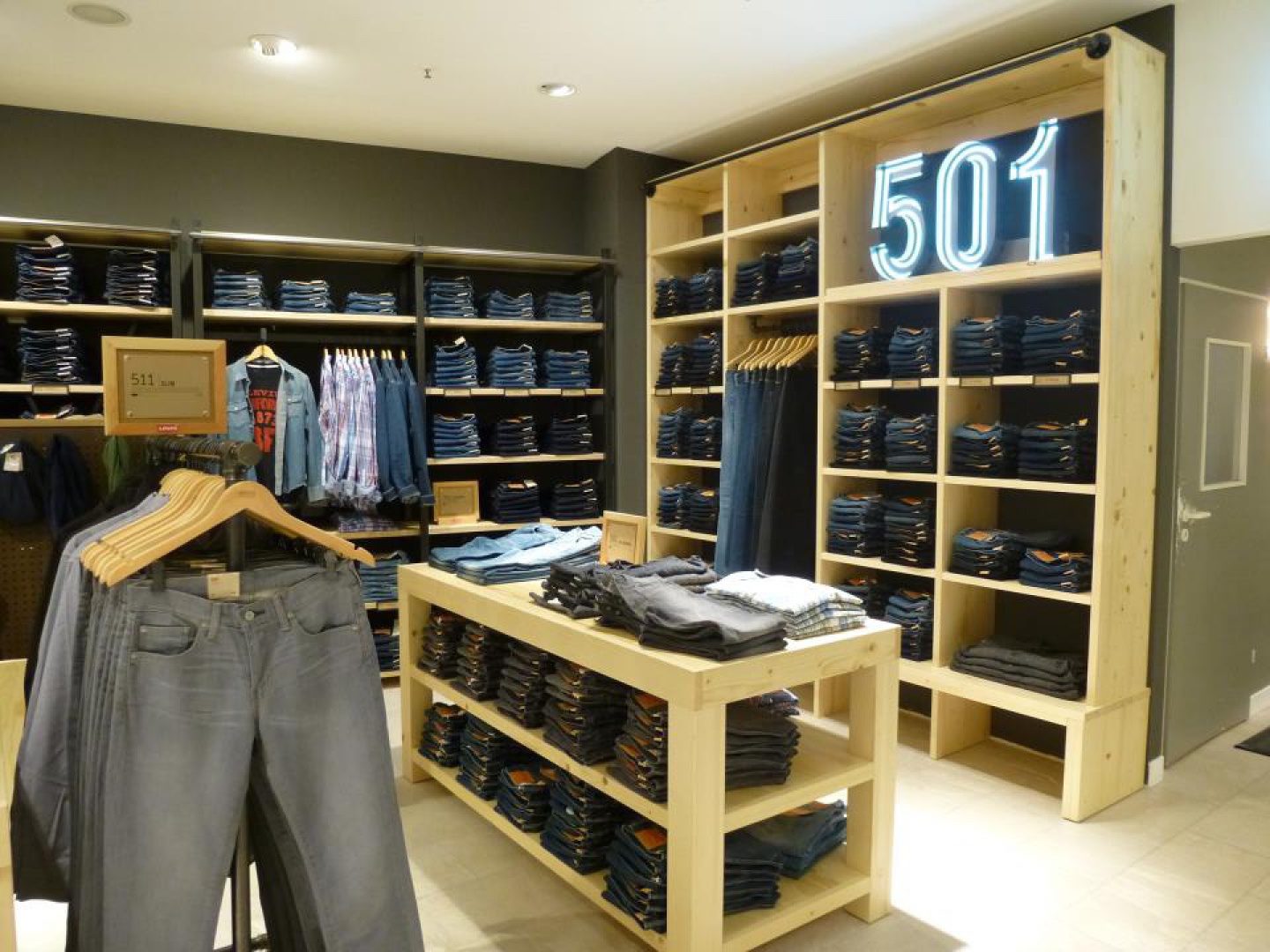 OTOMI_Levis_SIS2.jpeg