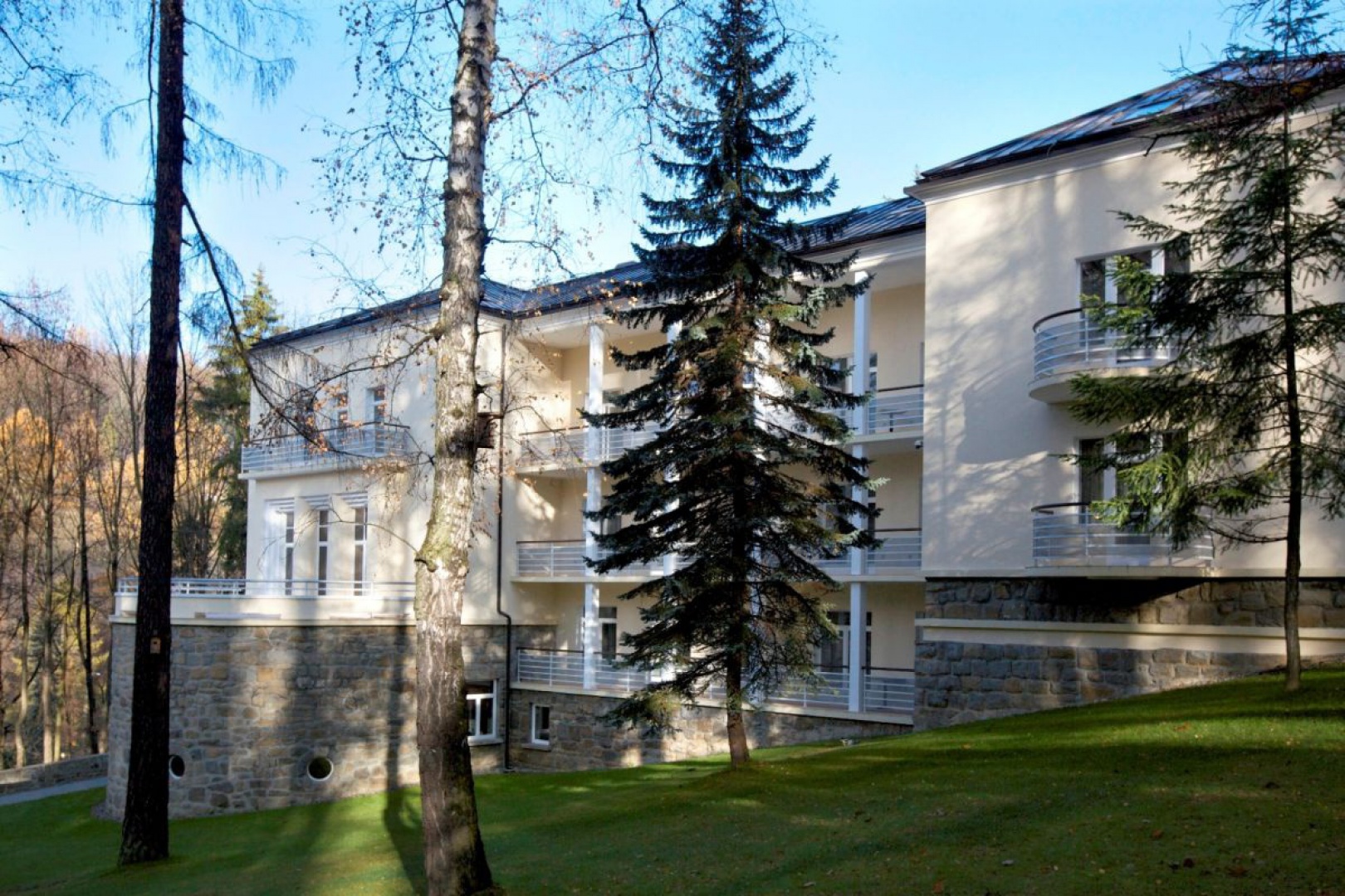 Modrzewie Park Hotel Outside 2.jpg