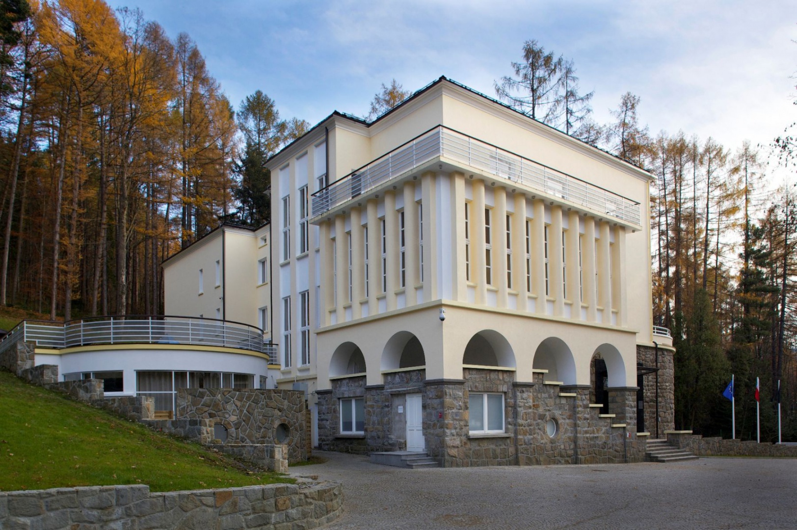 Modrzewie Park Hotel Outside 3.jpg