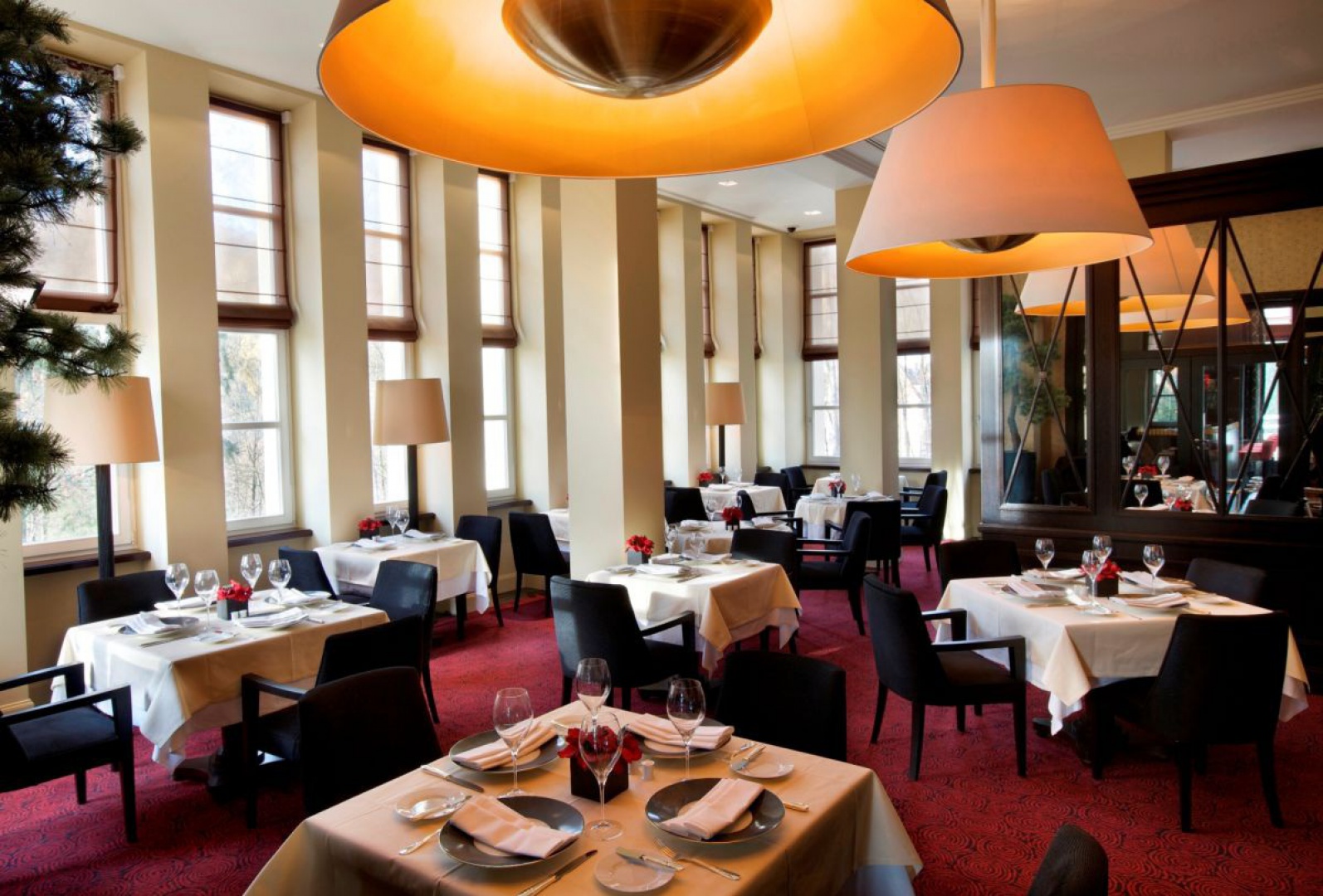 Modrzewie Park Hotel Restaurant 1.jpg