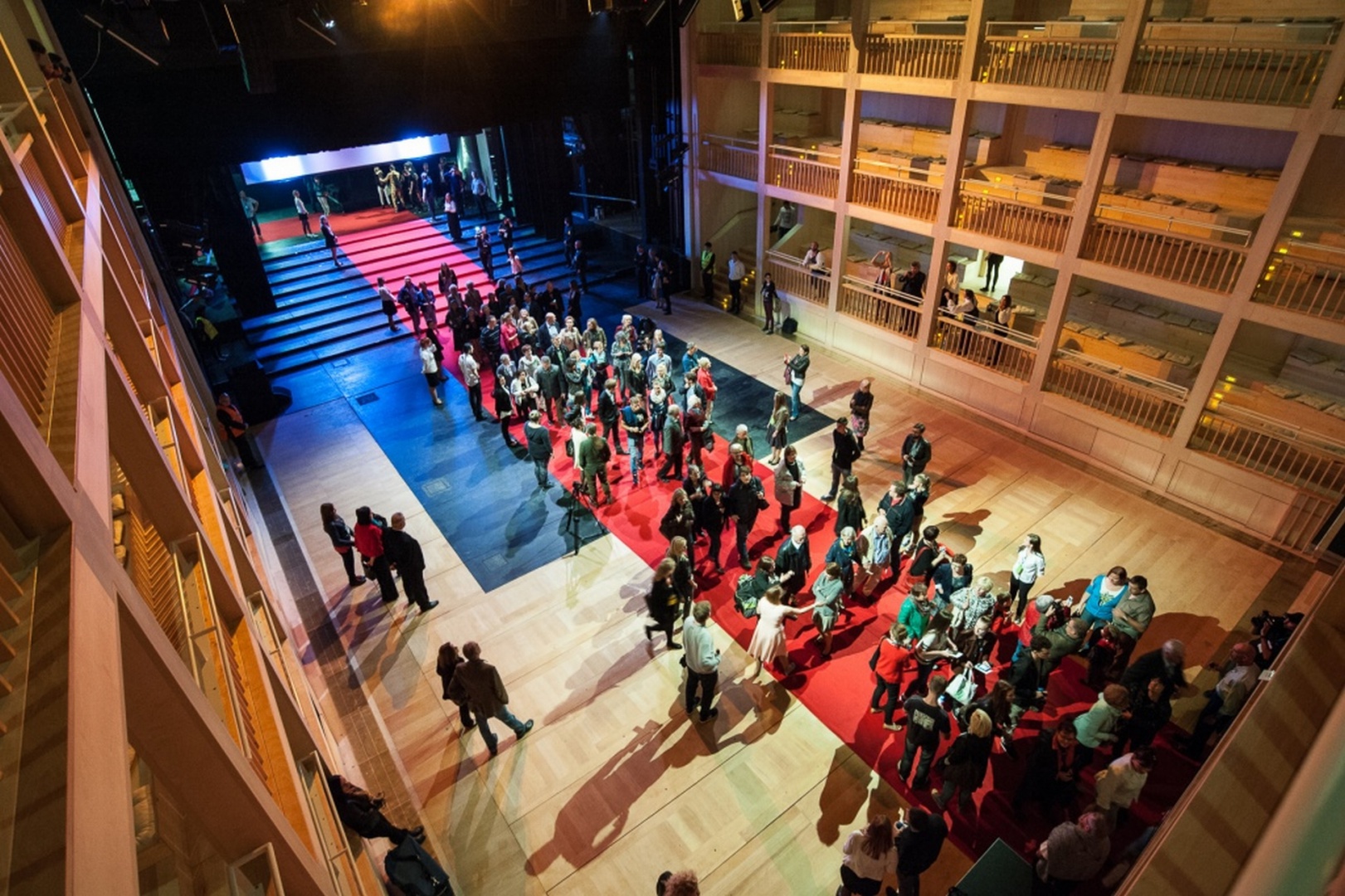 Teatr_Szekspirowski_wnętrze_small.jpg