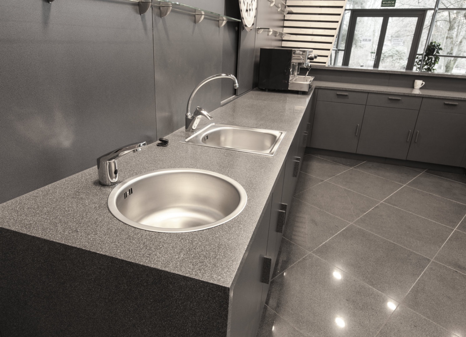 Wybór padł na Corian® ze względu na jego niesamowite właściwości techniczne. Jest materiałem, który pozwala projektantowi na bardzo dużą dowolność. Fot. DuPont