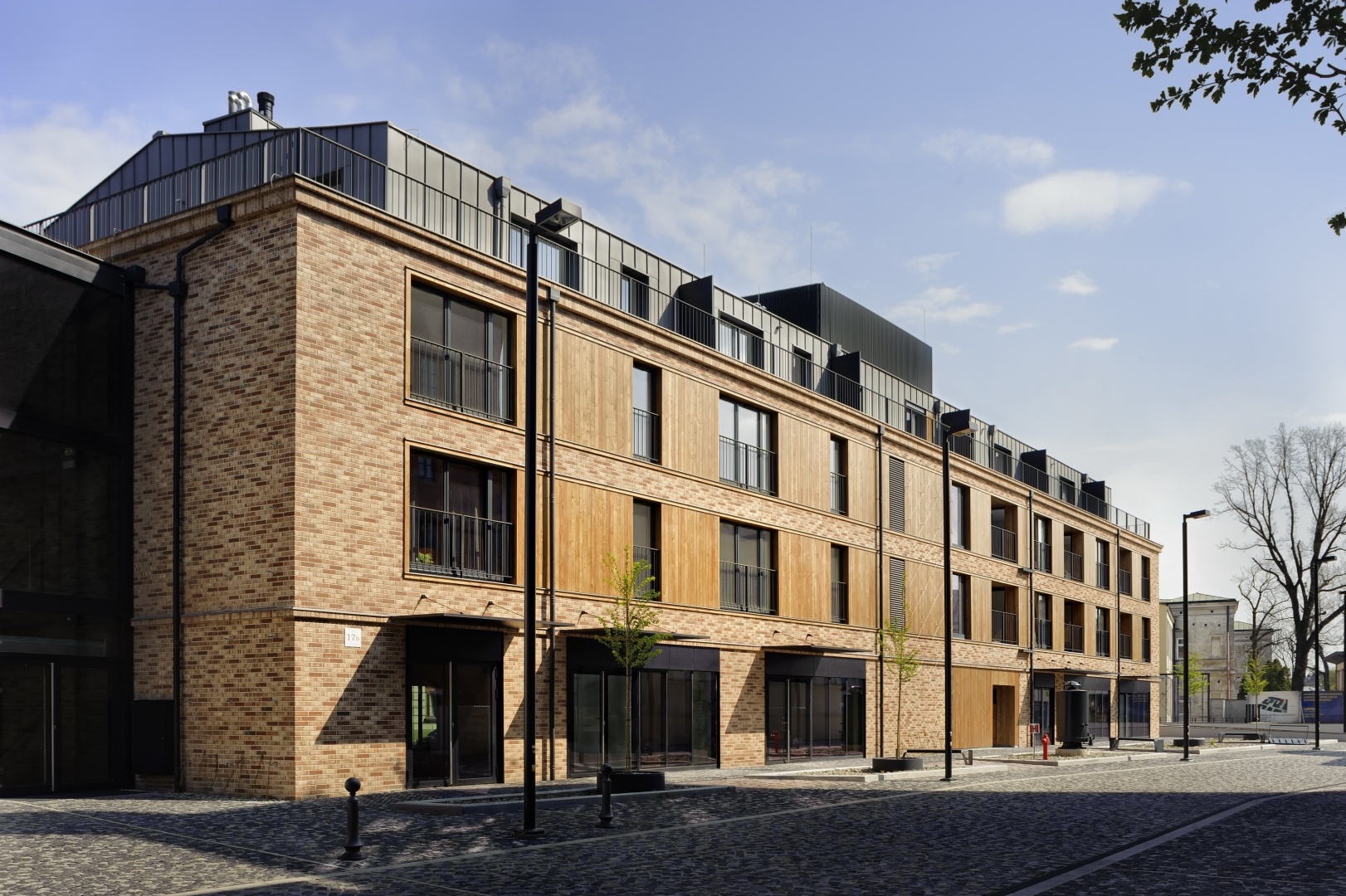W kategorii Renowacja/ Adaptacja/ Przebudowa /Rekonstrukcja wyróżnienie przyznano Zespołowi zabudowy mieszkaniowo-usługowej Browar Lubicz (1 etap), autorstwa Mofo Architekci. Architekci: Zbigniew Gucwa, Piotr Frączek, Zygmunt Wiążewski, Krzysztof Wużyk, Paweł Zieliński, Łukasz Kot. Współpraca: Maciej Amerek, Ewa Boroń, Rafał Borkowski, Łukasz Koryl, Katarzyna Walczyk, Sabina Świętoniowska, Robert Huserik, Magdalena Buczyńska-Zapała, Tomasz Niewiedziała, Anna Manys. Fot. Brick Award
