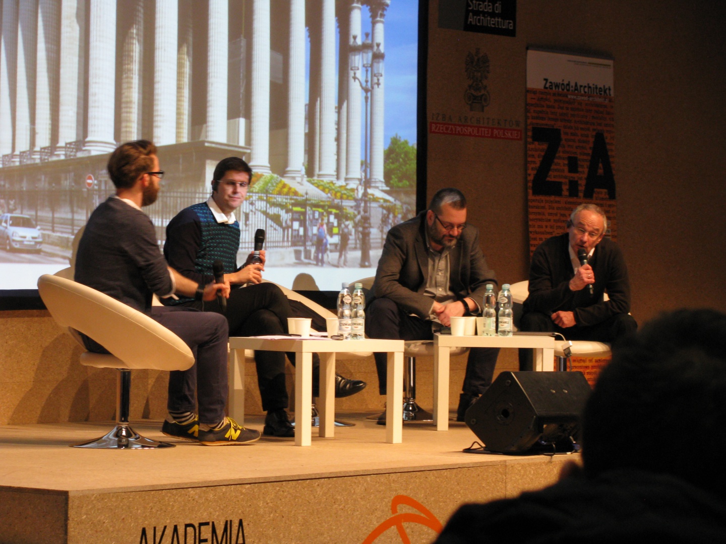 Wykład: Wzajemne Inspiracje. Czym inspirują się architekci i gdzie leży różnica między inspiracją, a kopiowaniem? Brali w nim udział Alberto Veiga, Dmitrij Antonyuk, a także polskim architektm, Piotr Szaroszyk. Fot. Piotr Sawczuk