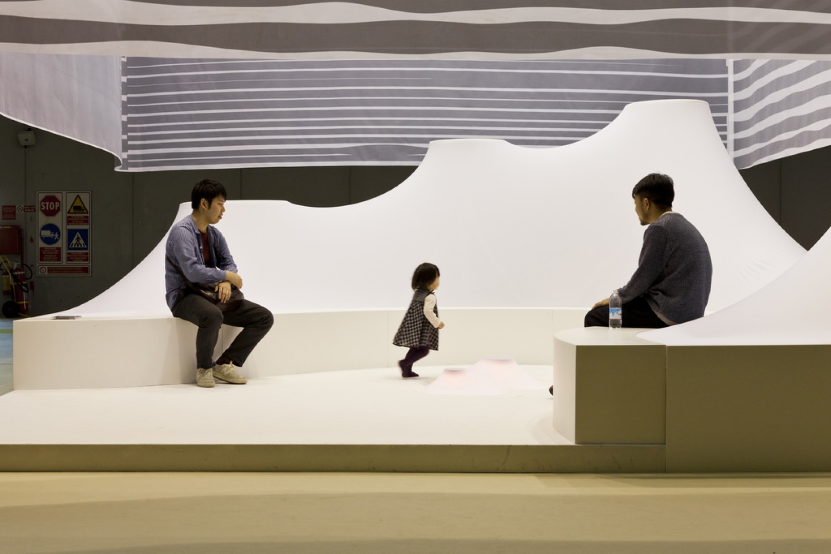 Targi iSaloni 2015, wystawa młodych designerów SaloneSatellite. Fot. Andrea Mariani 