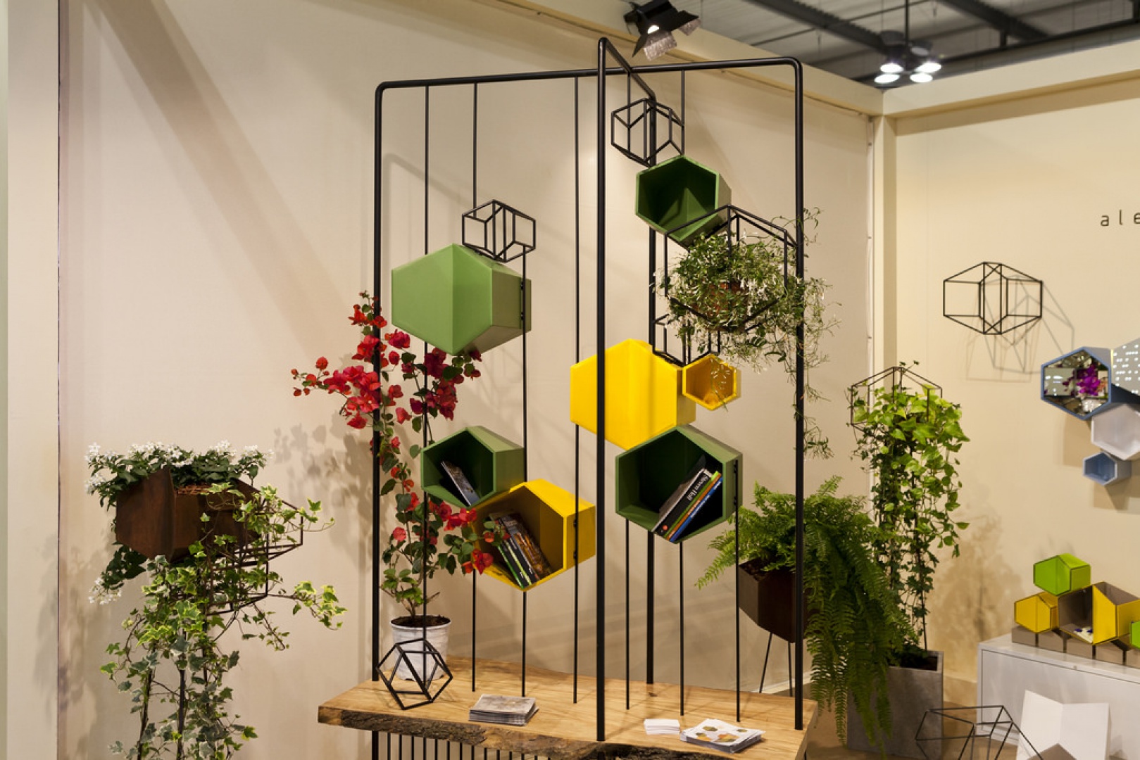 Targi iSaloni 2015, wystawa młodych designerów SaloneSatellite. Fot. Andrea Mariani