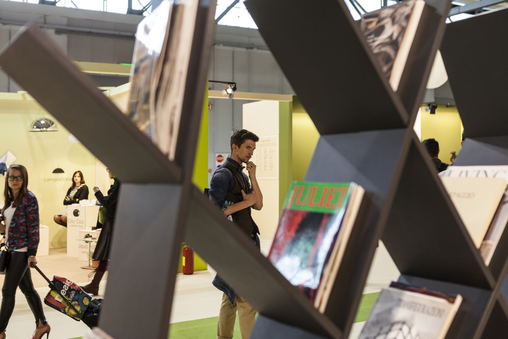 Targi iSaloni 2015, wystawa młodych designerów SaloneSatellite. Fot. Andrea Mariani 