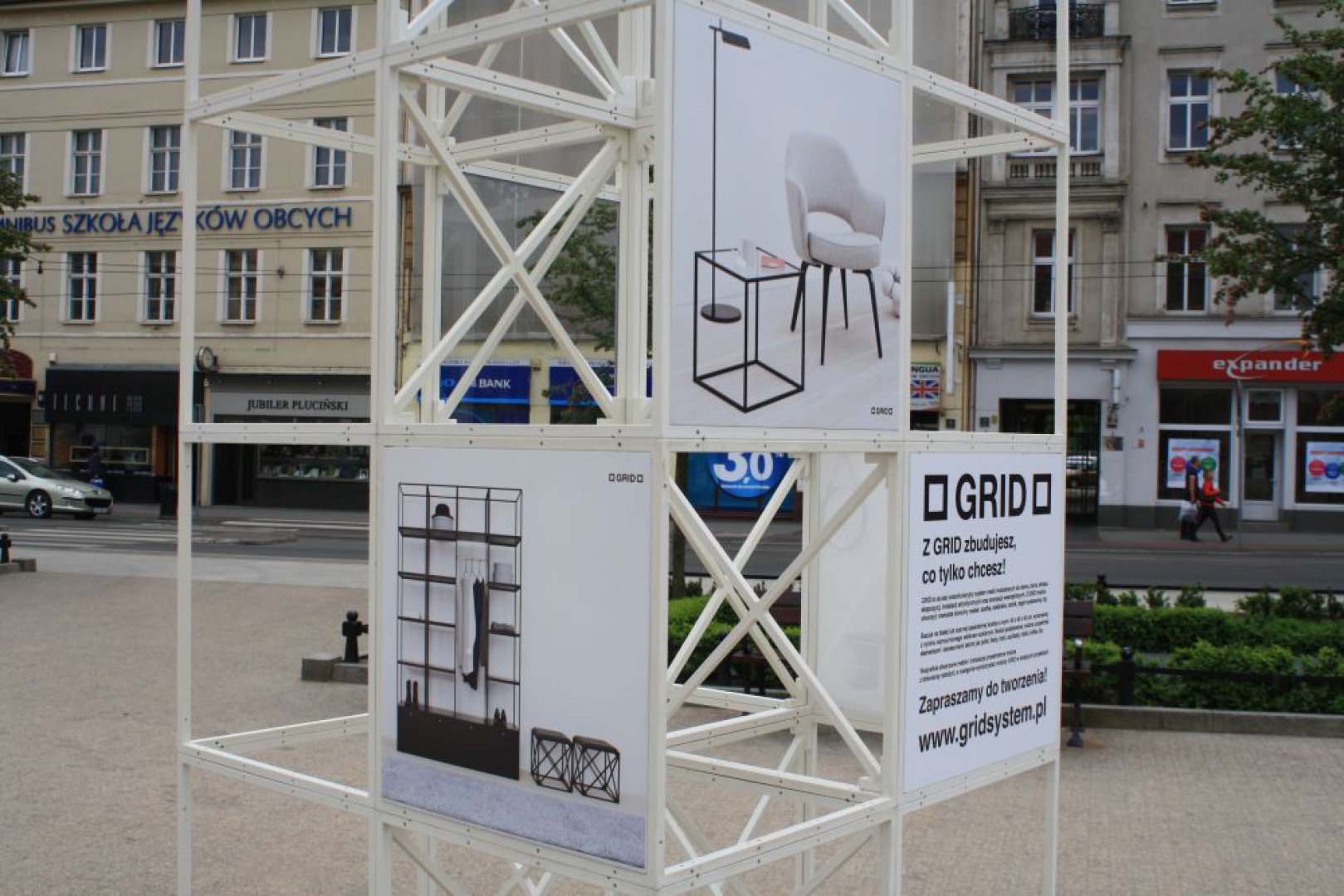 Grid to duński system mebli modułowych do domu, biura, sklepu, ekspozycji, instalacji artystycznych oraz aranżacji wewnętrznych. Fot. Piotr Sawczuk