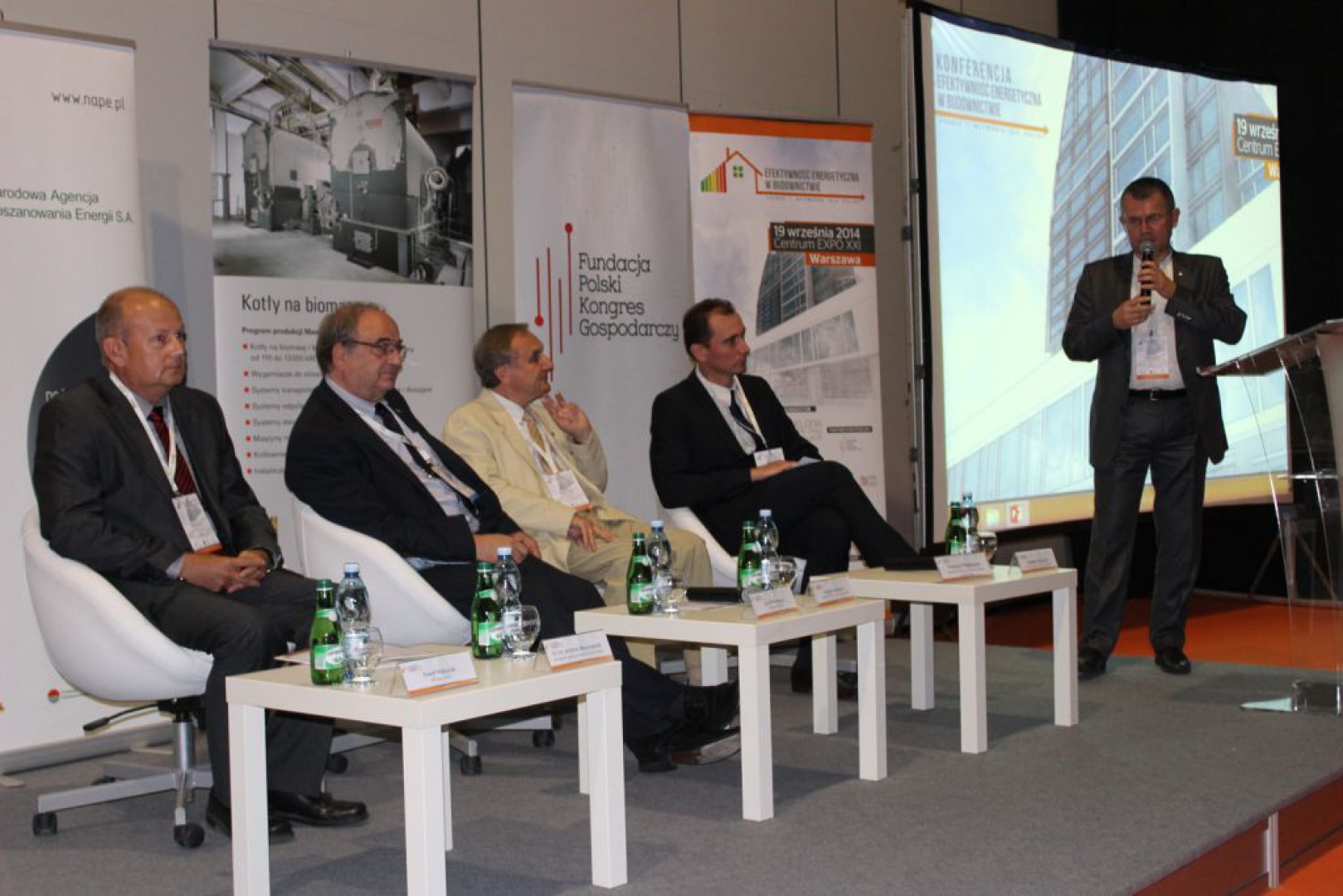 Podczas targów organizowanych jest wiele debat, rozmów z ekspertami z branży. Fot. Warsaw Build