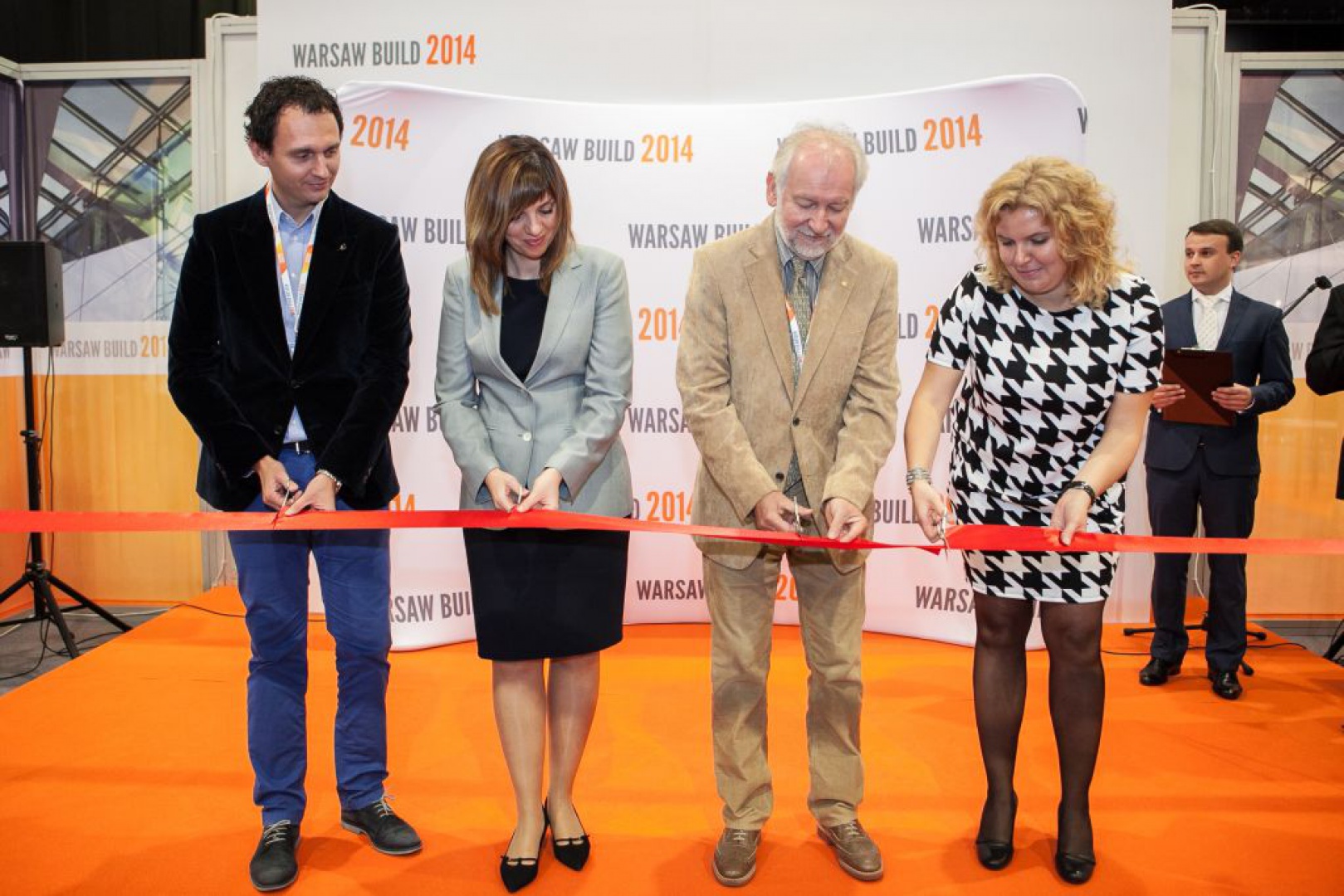 Uroczyste przecięcie wstęgi, inaugurujące otwarcie targów Warsaw Build 2014. Fot. Warsaw Build