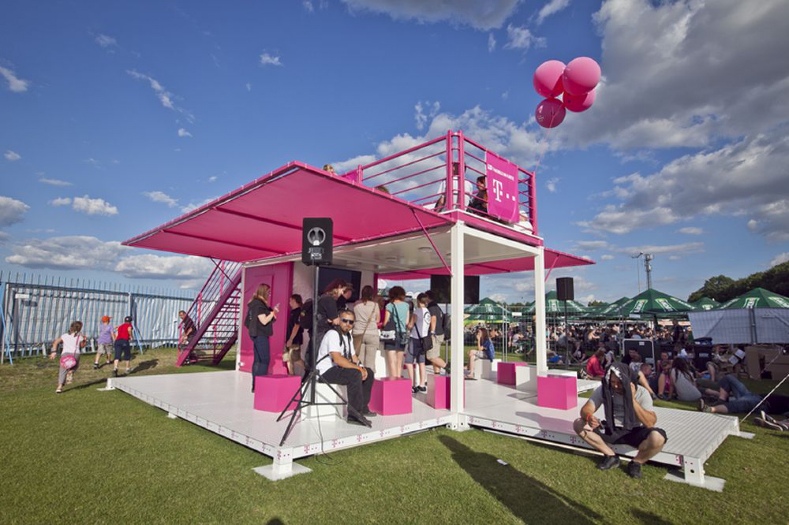 Stoisko firmy T-mobile zaprojektowane przez markę Boxme. Fot. Boxme