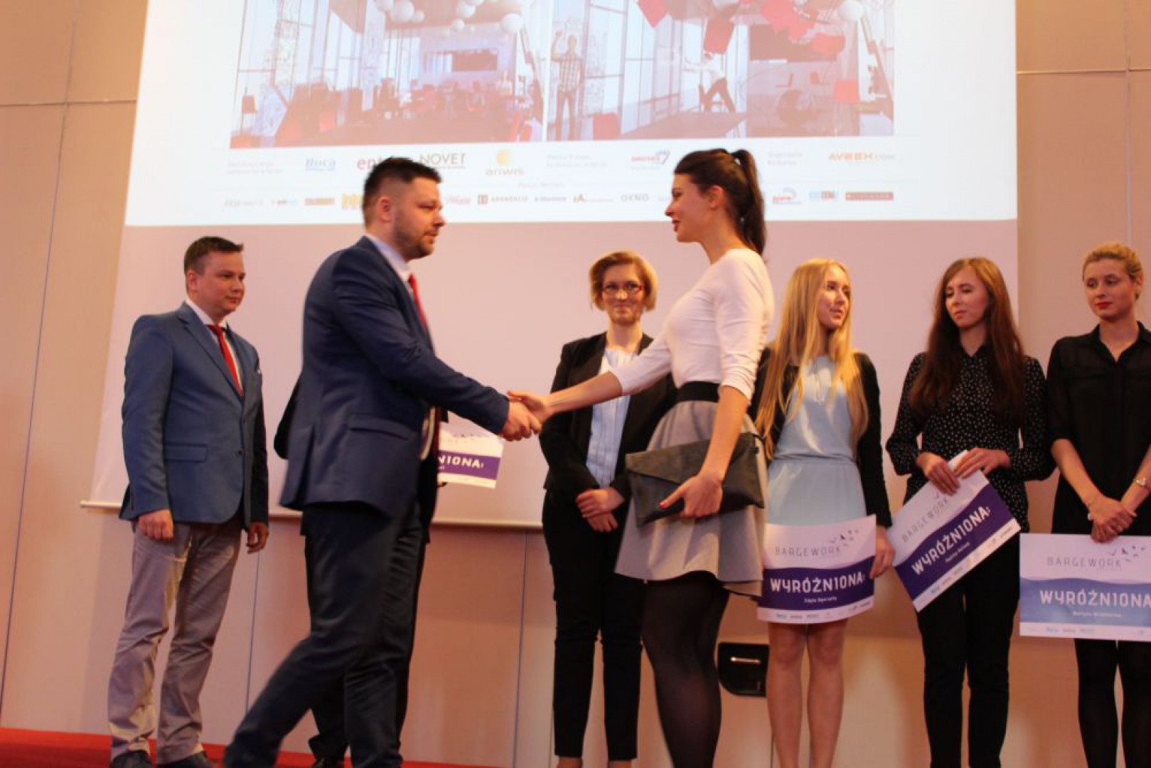 Konkurs skierowany był do architektów wnętrz. Wyzwaniem konkursowym było zaprojektowanie przestrzeni wewnętrznej pierwszego w Polsce biura na wodzie. Fot. Arkadiusz Kaczanowski