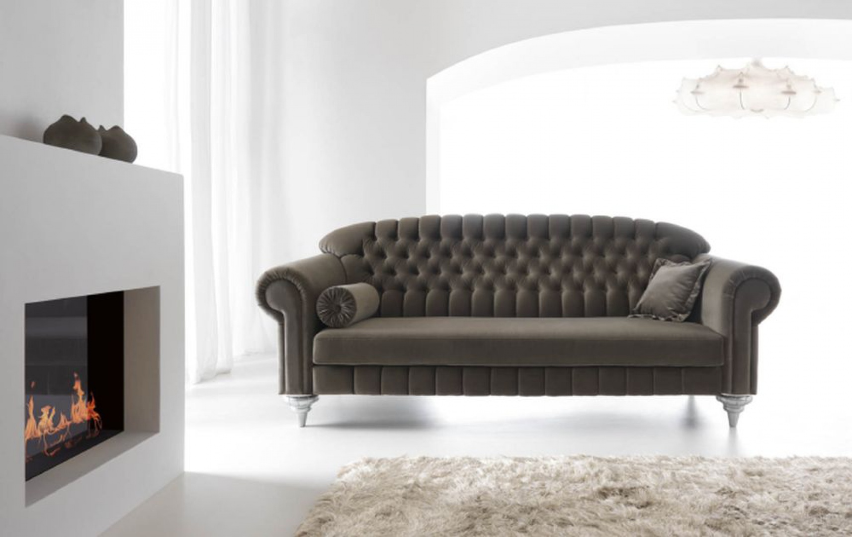 Elegancka i stylowa sofa Diva zachwyci pięknym pikowaniem i delikatnie rzeźbionymi nóżkami. Fot. Formanowa