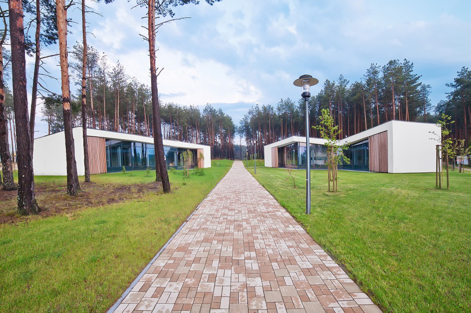 Trzeci budynek to „Laboratorium Recyklingu i Energii”, a jego ekspozycja poświęcona jest różnym rodzajom, źródłom oraz sposobom wykorzystania energii, a także idei, metodom i sposobom recyklingu. Ekspozycja ta odzwierciedla jedną z naczelnych idei Parku Rekreacyjnego, jaką jest kształtowanie postaw proekologicznych. Fot. Nizio Design International