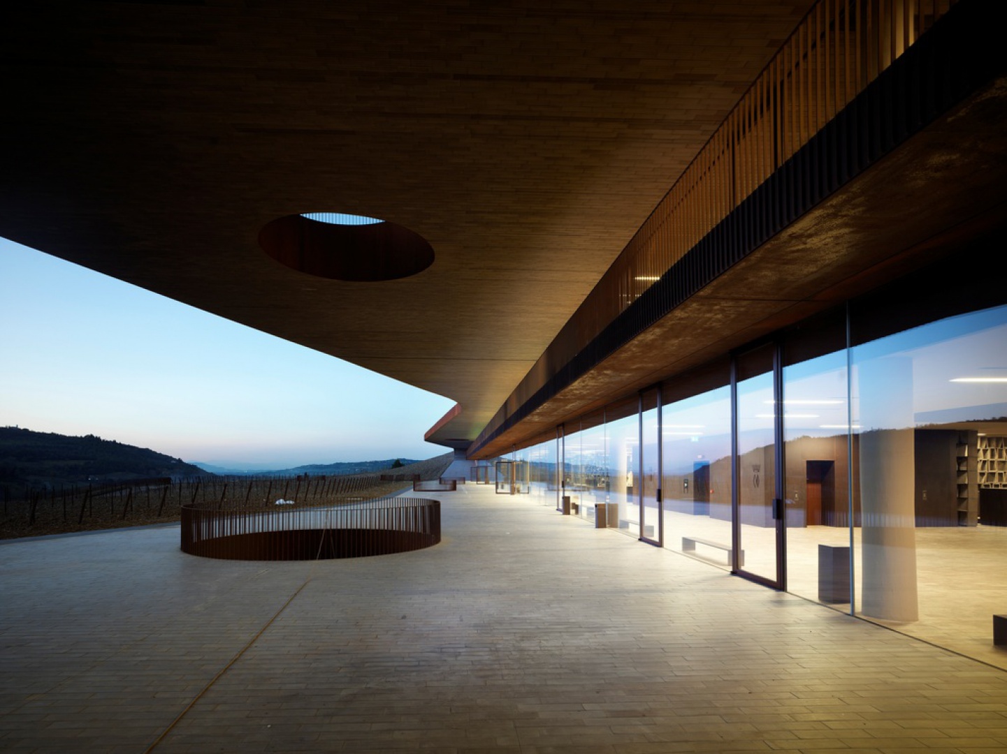 5_Antinori_piazzale_tramonto - Fot. NSG Group.jpeg