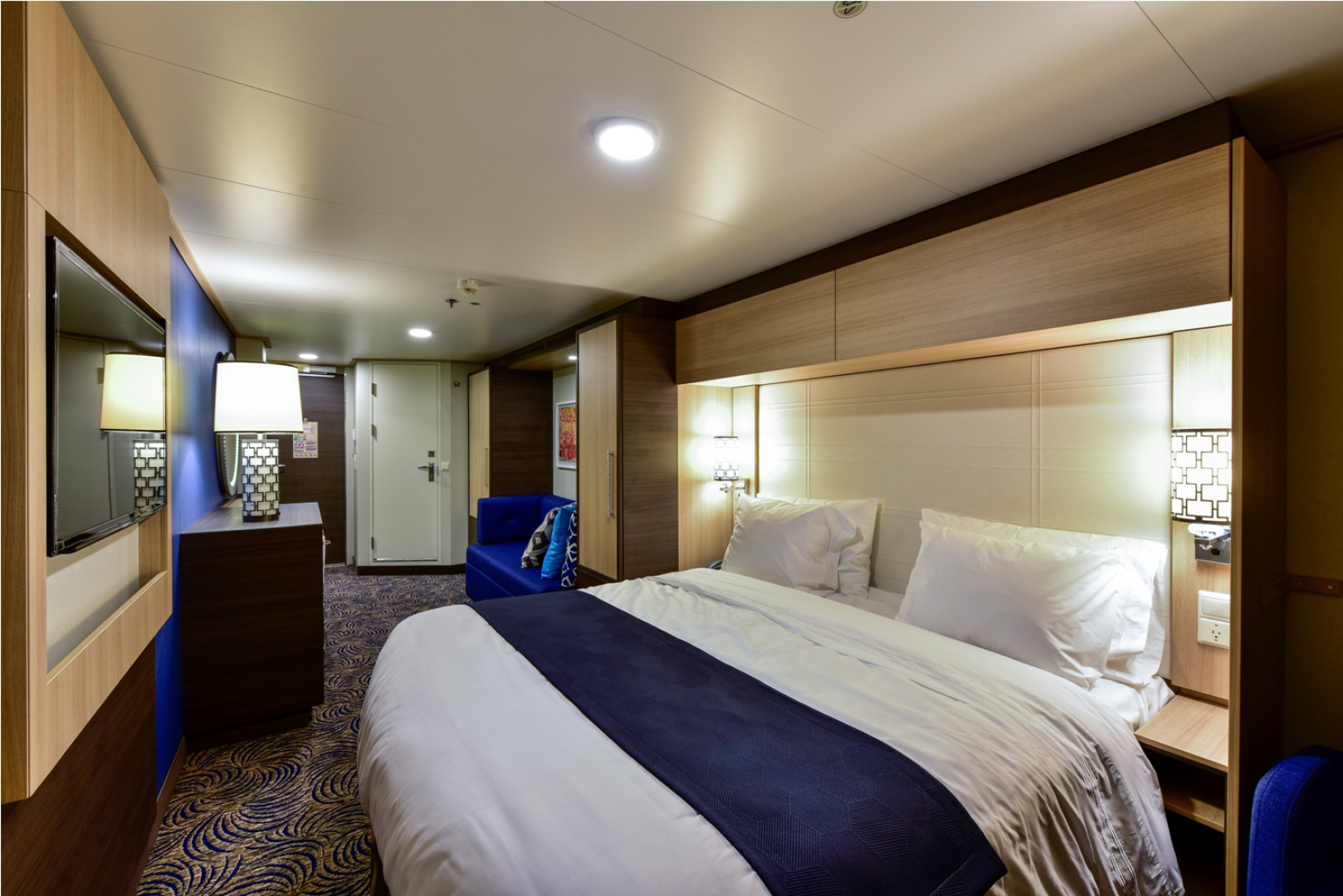 S697_D08_FZ1_E_Outside-Stateroom_8508_DSC1585_1.JPG