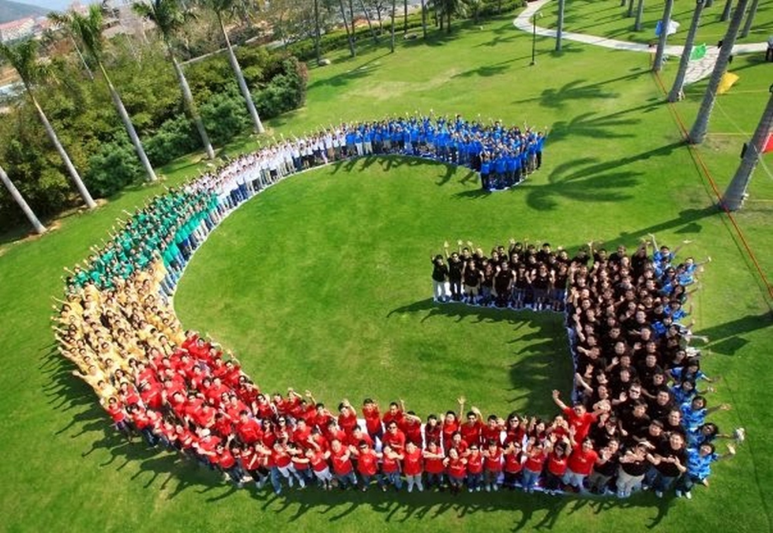 Googlersi jako litera „G” w nazwie Google.jpg