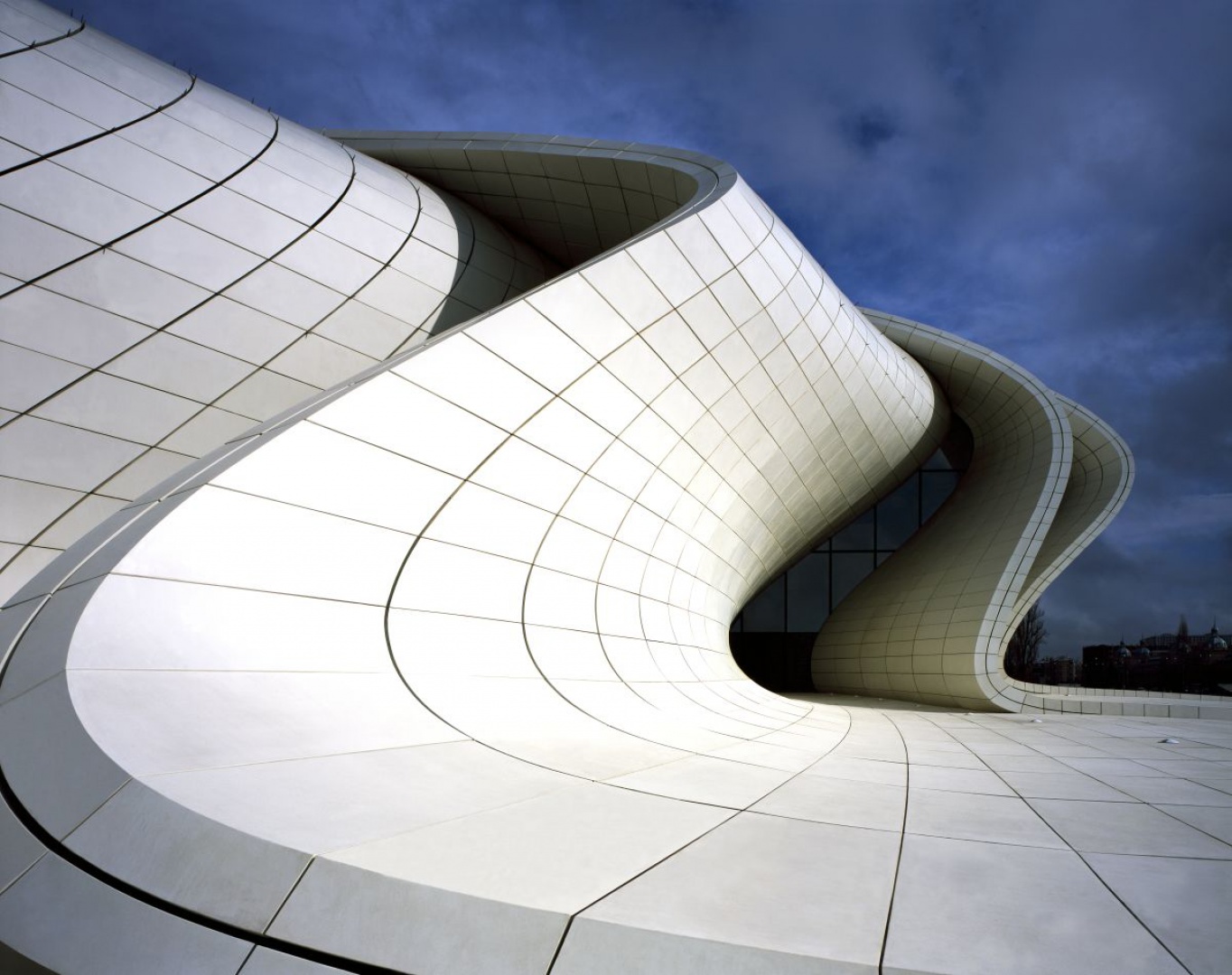 Centrum Hejdara Alijewa_fot. Helene Binet_2_small.jpg