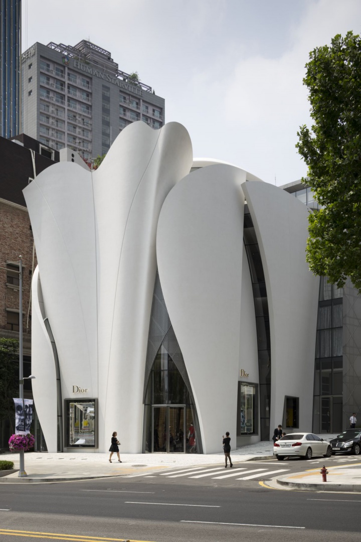 201116-DIOR-SEOUL_(c)Nicolas_Borel_012_small.jpg