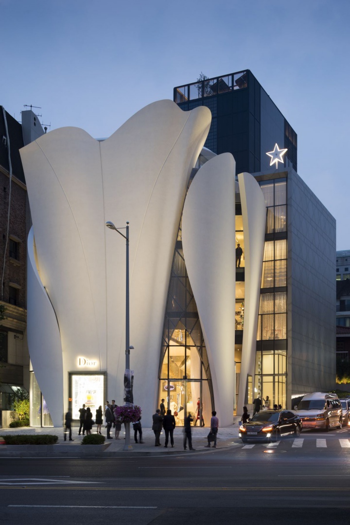 201116-DIOR-SEOUL_(c)Nicolas_Borel_123_small.jpg