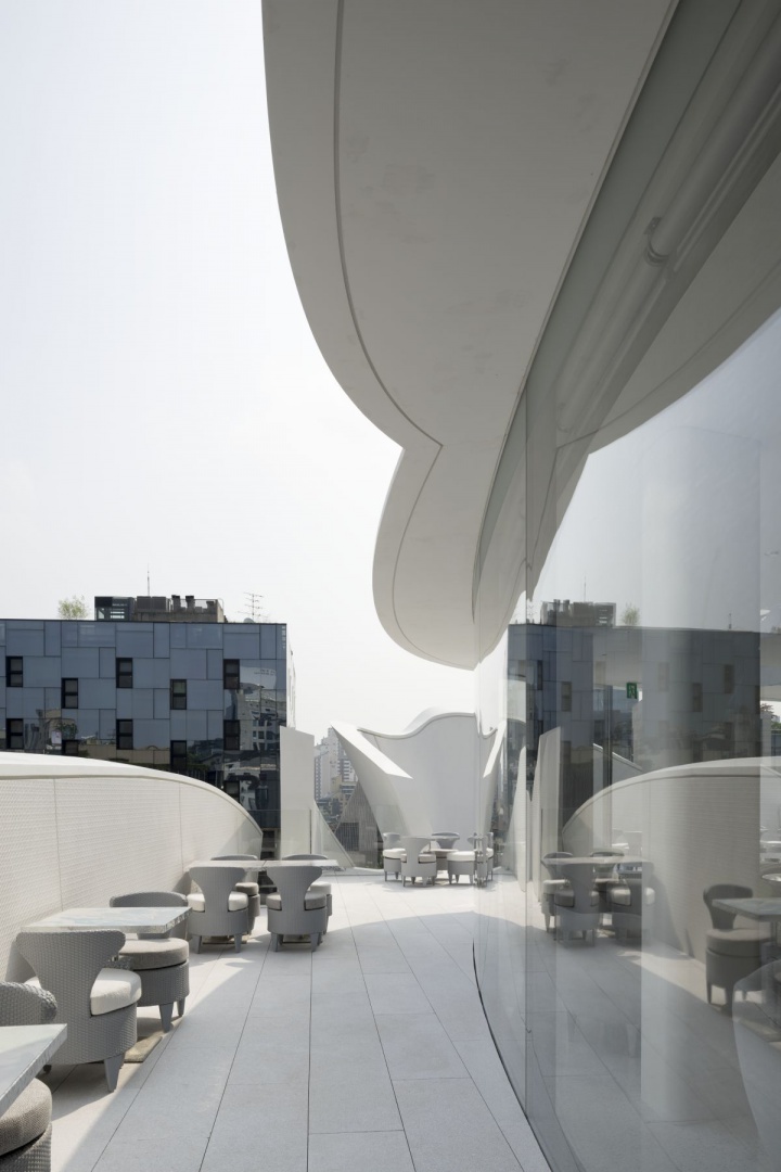 201116-DIOR-SEOUL_(c)Nicolas_Borel_313_small.jpg