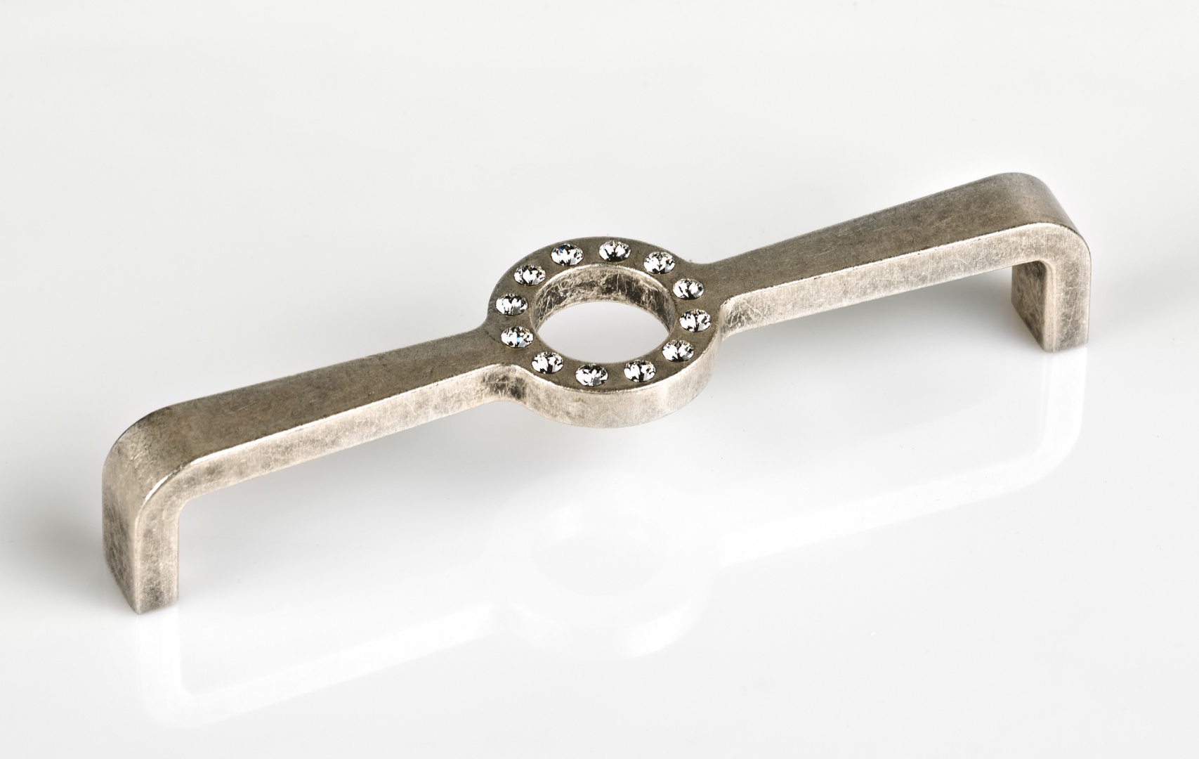 Uchwyt meblowy Center. Fot. Center-Mebel.jpg