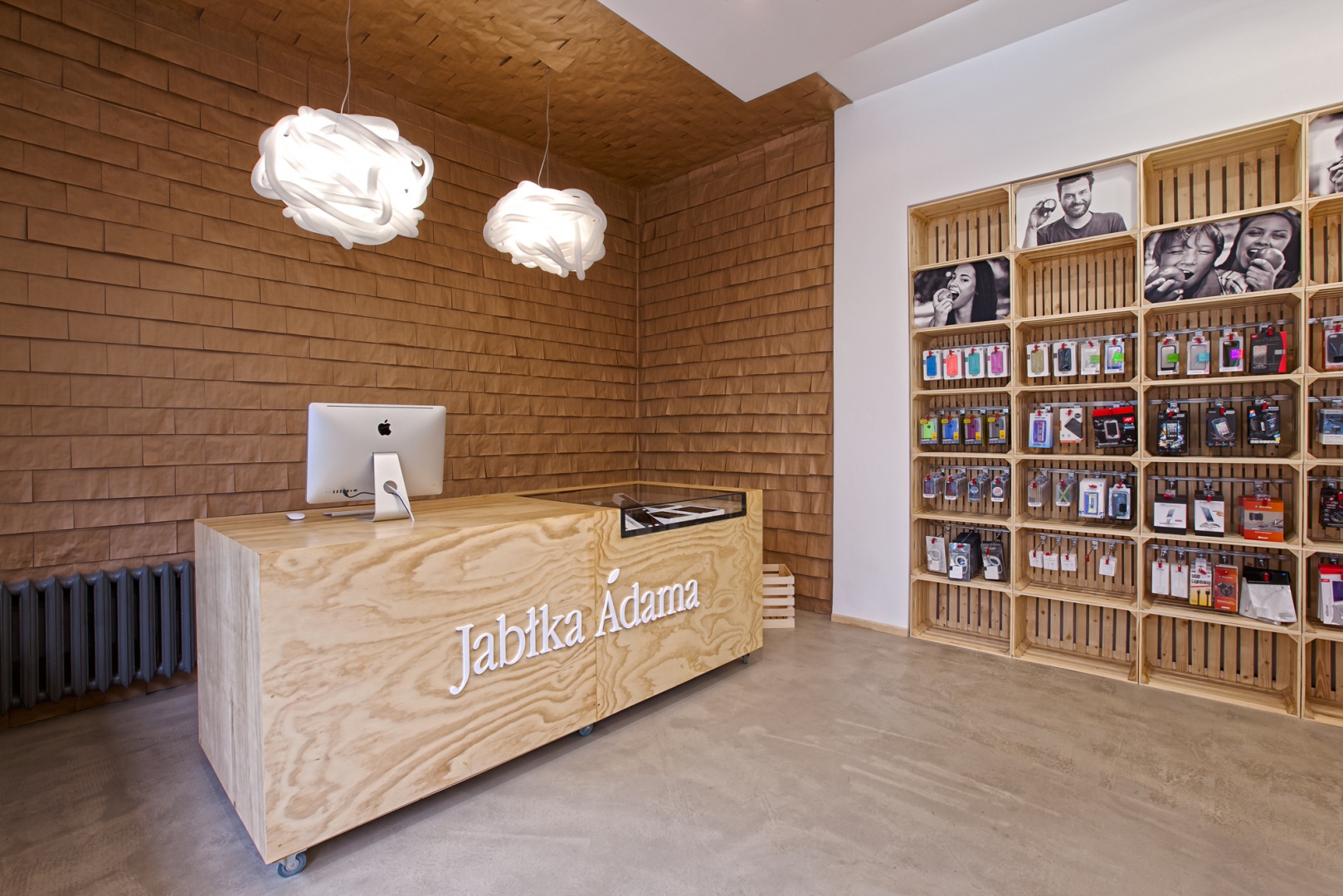 Projekt Jabłka Adama to pierwszy polski projekt nagrodzony w 8-letniej historii konkursu Euro Shop Retail Design Award. Fot. Marcin Ratajczak.jpg