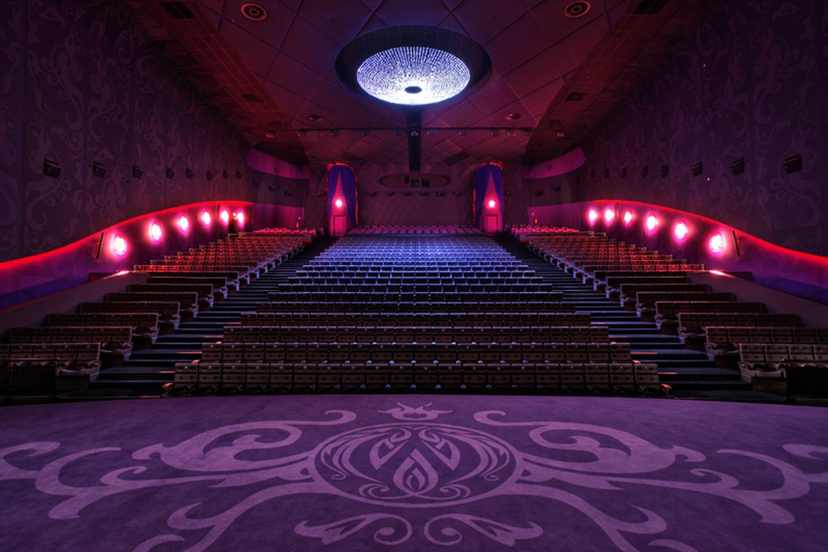 23. Multikino Złote Tarasy by Olo Studio.jpg