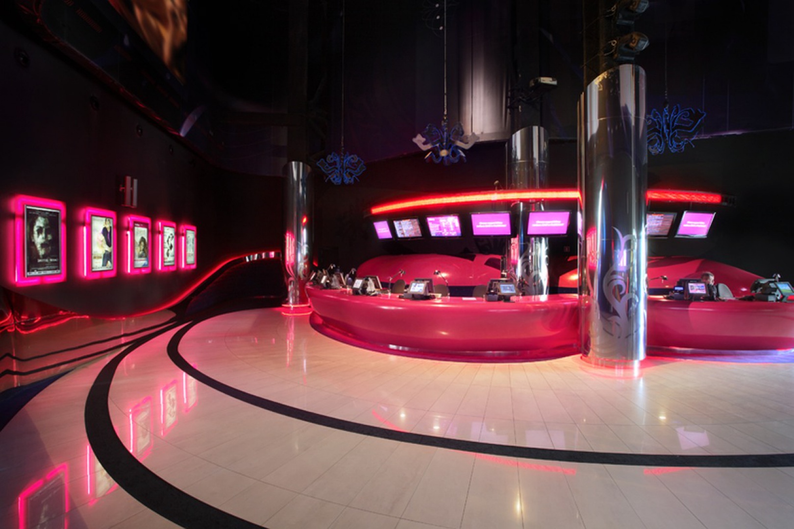 21. Multikino Złote Tarasy by Olo Studio.jpg