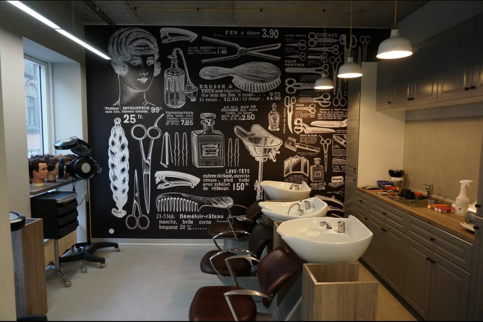 Salon fryzjerski w stylu industrialnym. Projekt Studio Projektowe Atoato.jpg