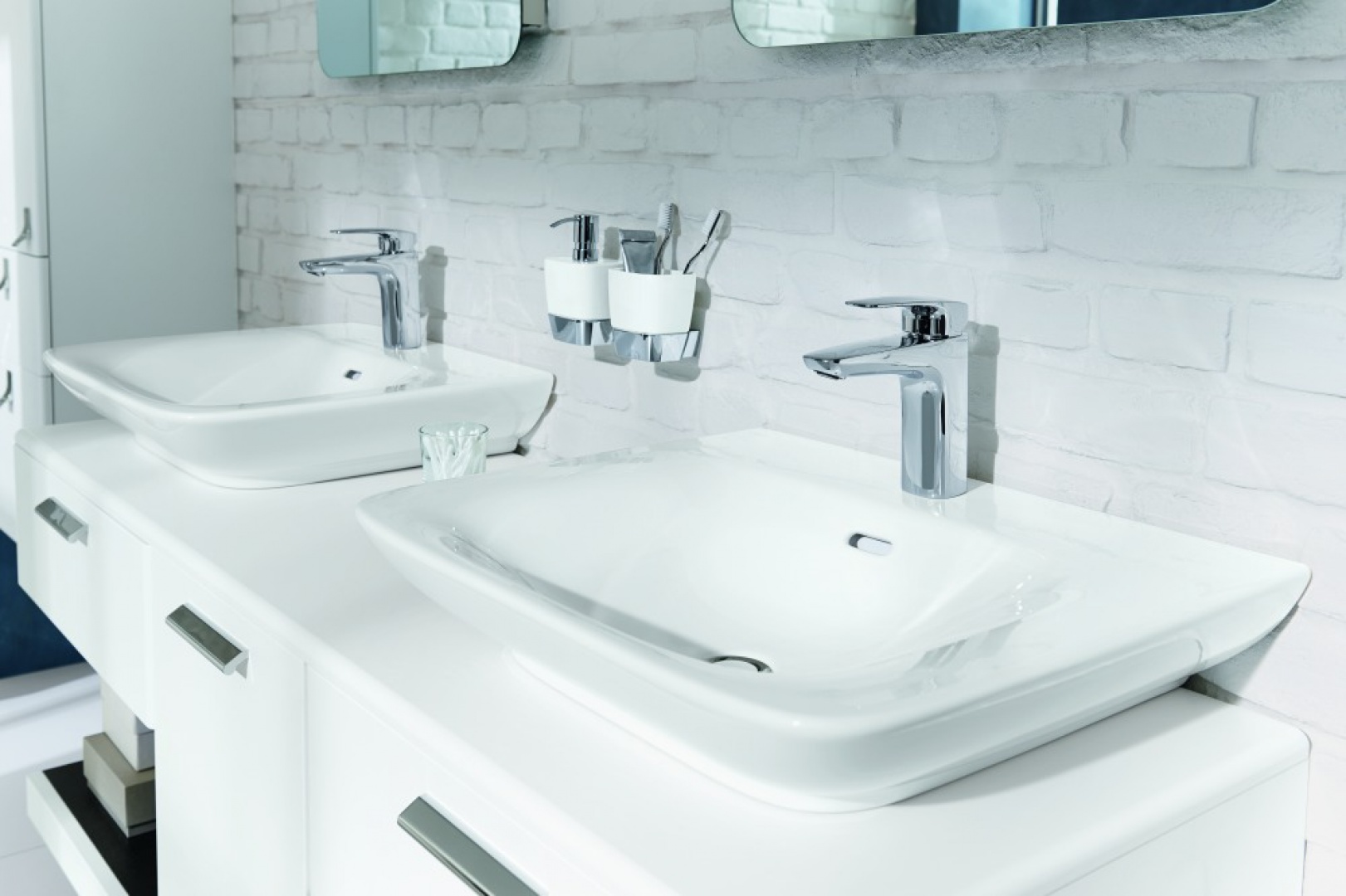 9 vig_white_milieu_doppelwaschtisch_weisse_wand_xl_4c.jpg