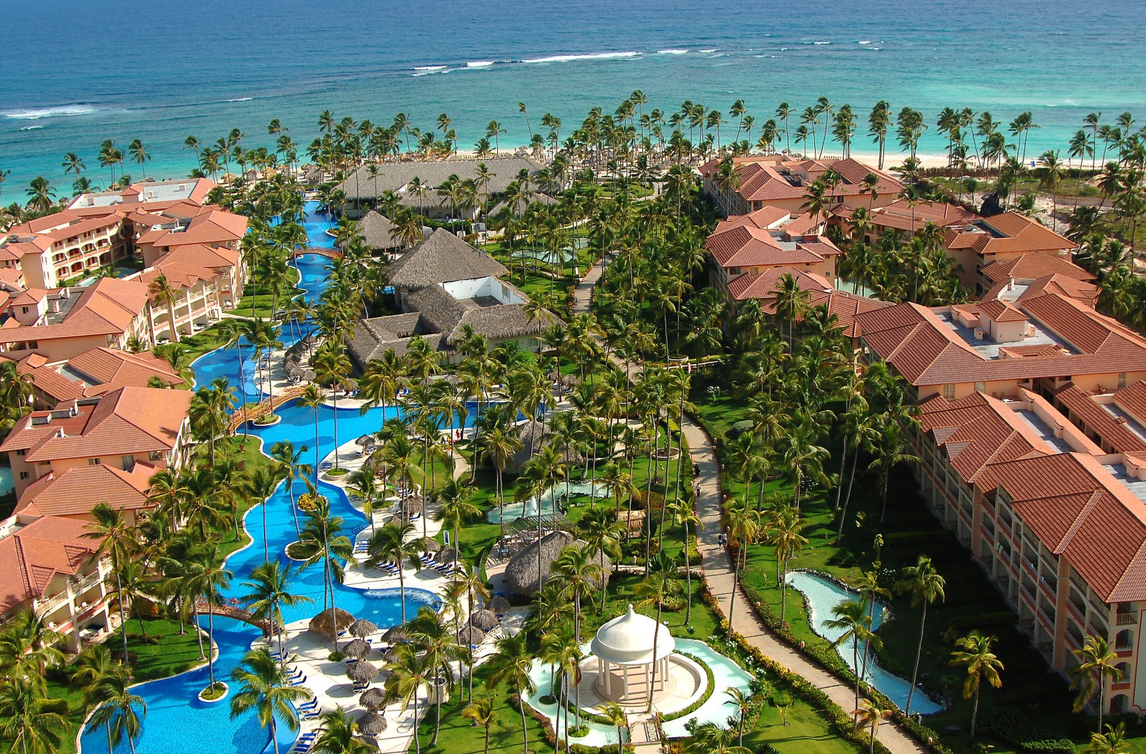 hotels_com_majestic_colonial_punta_cana_dominican_republic.jpg