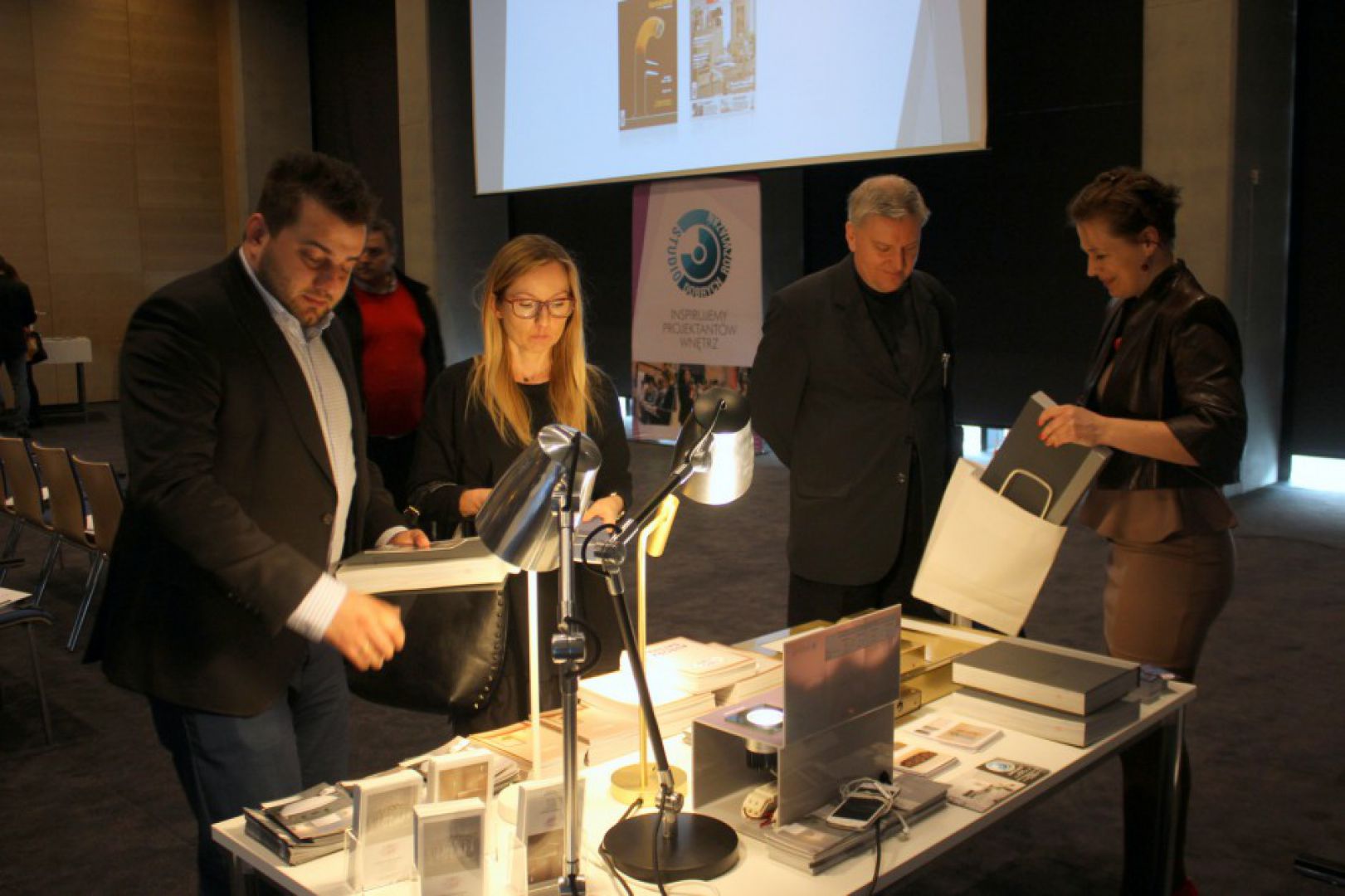 z5w14j6q40ylomn9_940.jpg