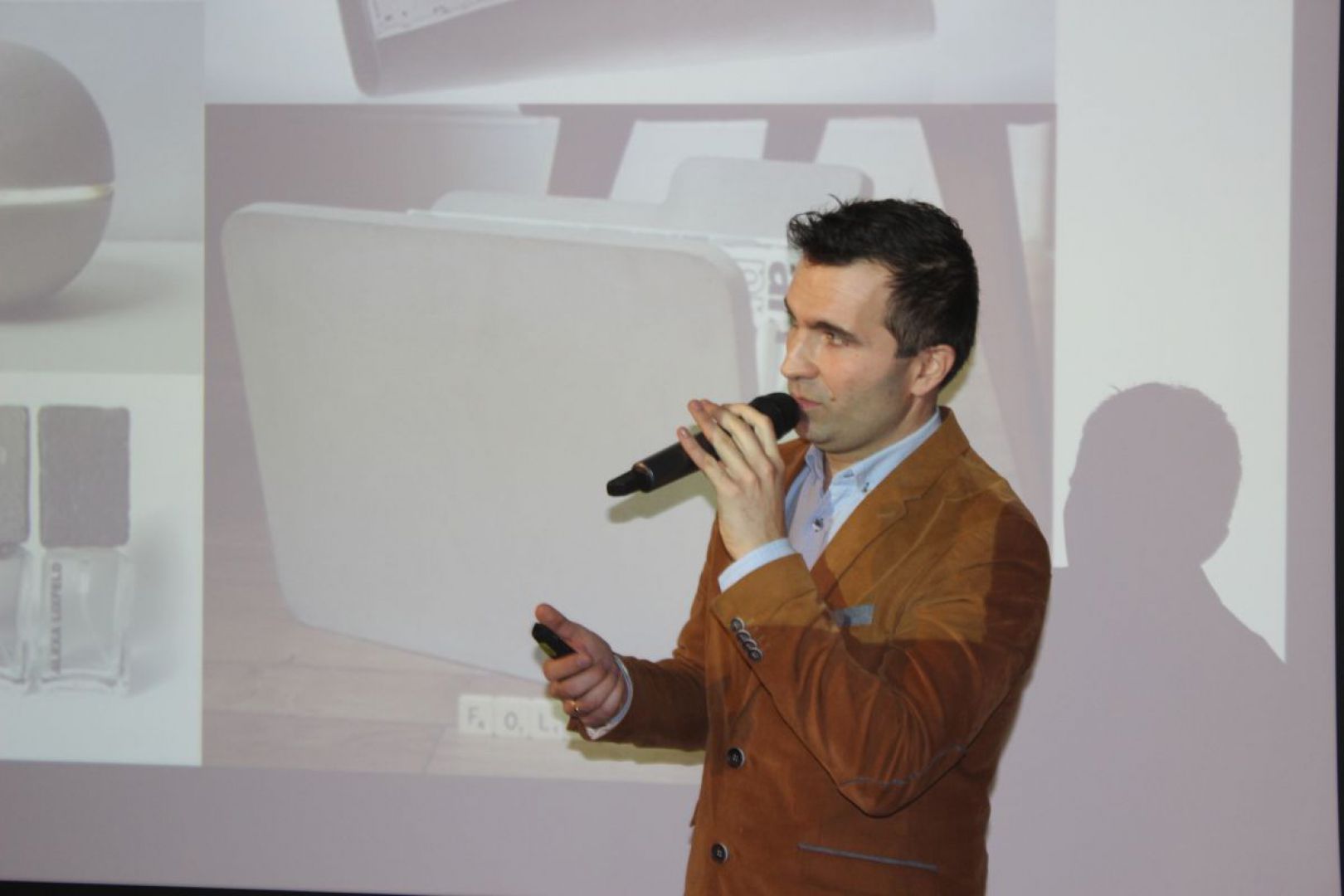 Szymon Tomecki Modern Line.jpg