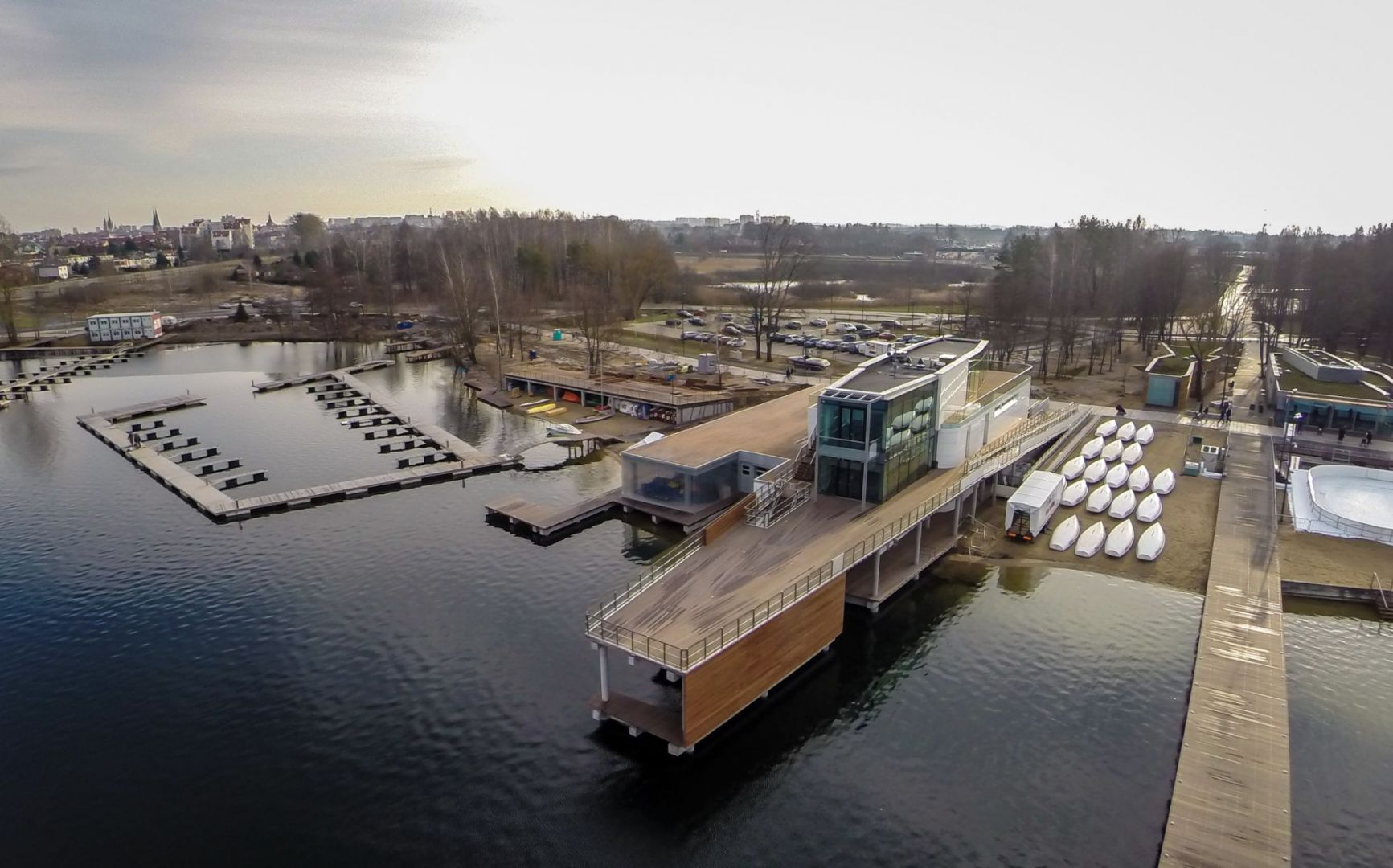 Caloroczne Centrum Sportowo-Rekreacyjne nad jez. Krzywym w Olsztynie obszar-a-plaza-miejska-2-4drone-pl.jpg