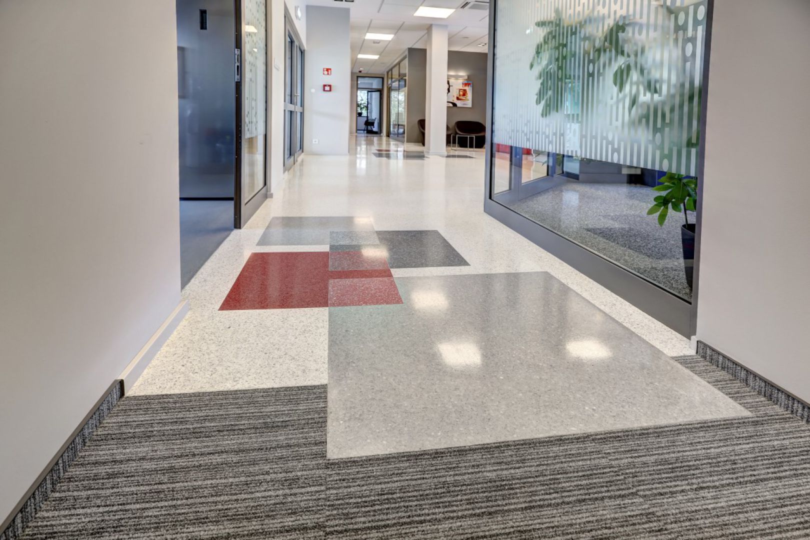 3_Posadzki zywiczne Flowcrete_Biuro Flowcrete Polska_1.jpg