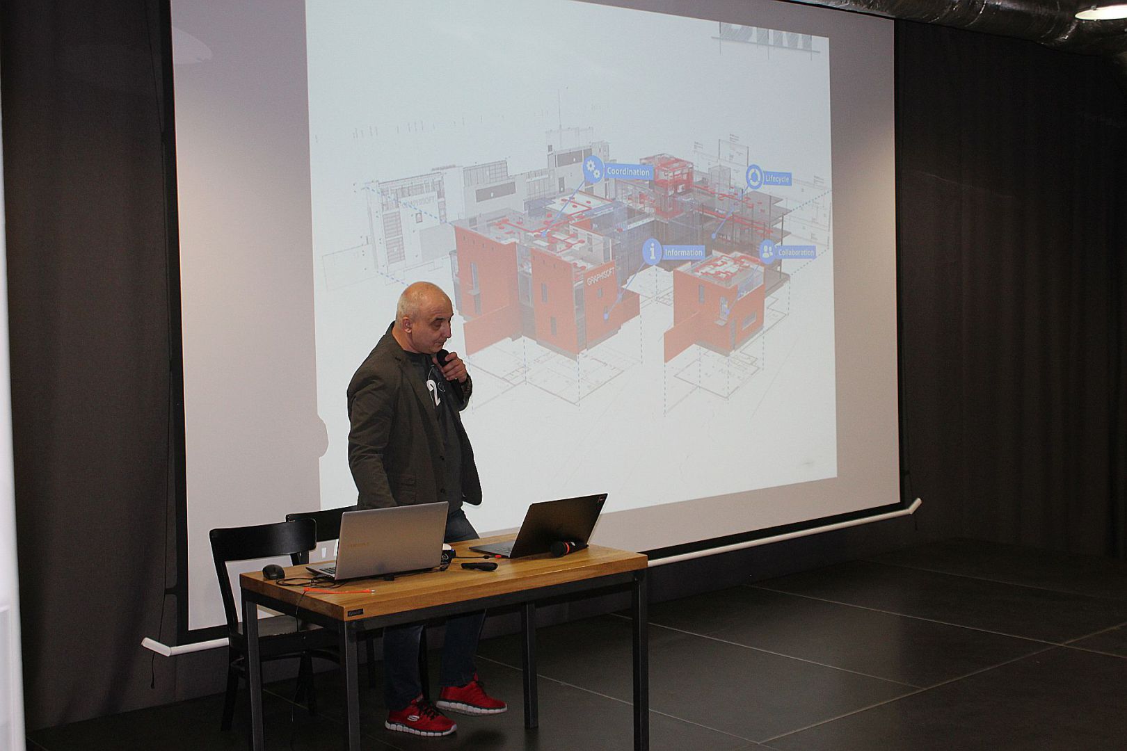 Konrad Zabiełło opowiadał o najnowszych możliwościach programu Archicad.JPG