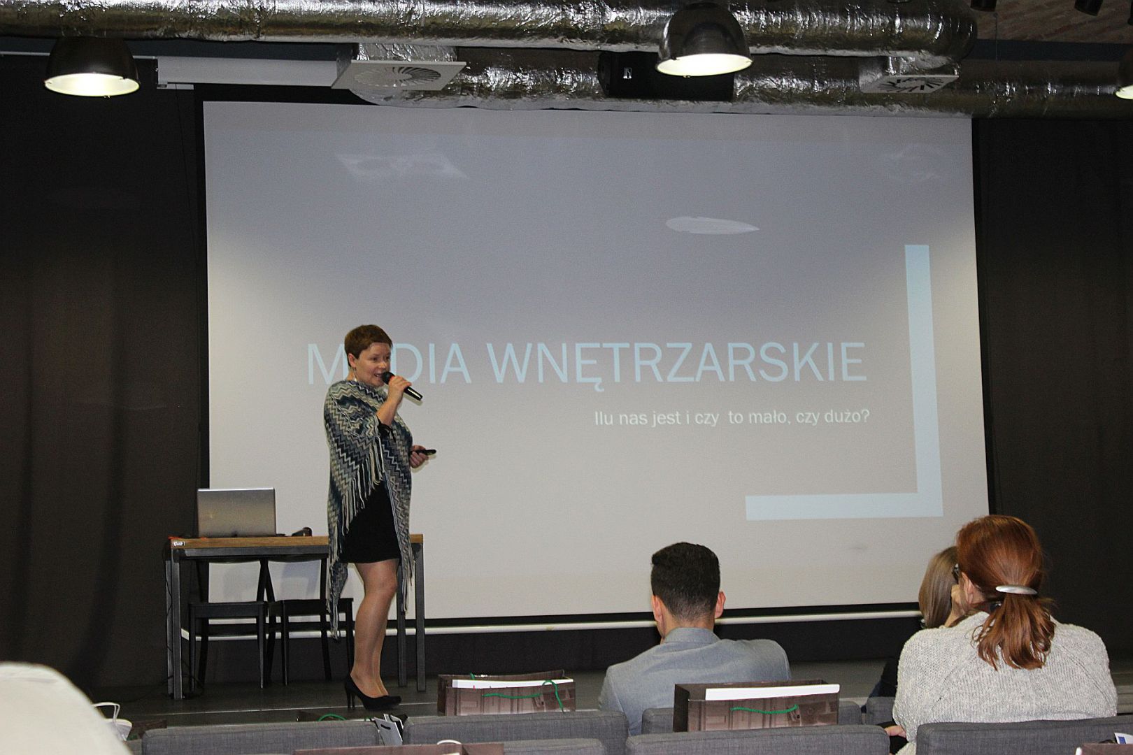 Justyna Łotowska, reprezentująca redakcje Dobrze Mieszkaj i Świat Łazienek i Kuchni, zachęcała do współpracy z mediami wnętrzarskimi.JPG