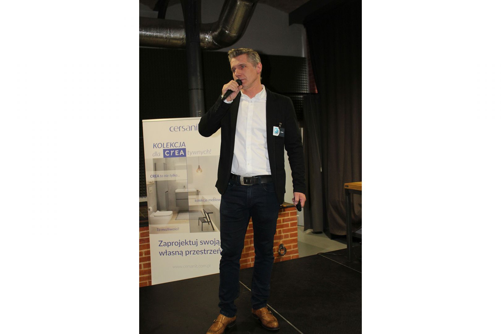 Sebastian Sklepik, reprezentant frmy Jawor-Parkiet.JPG