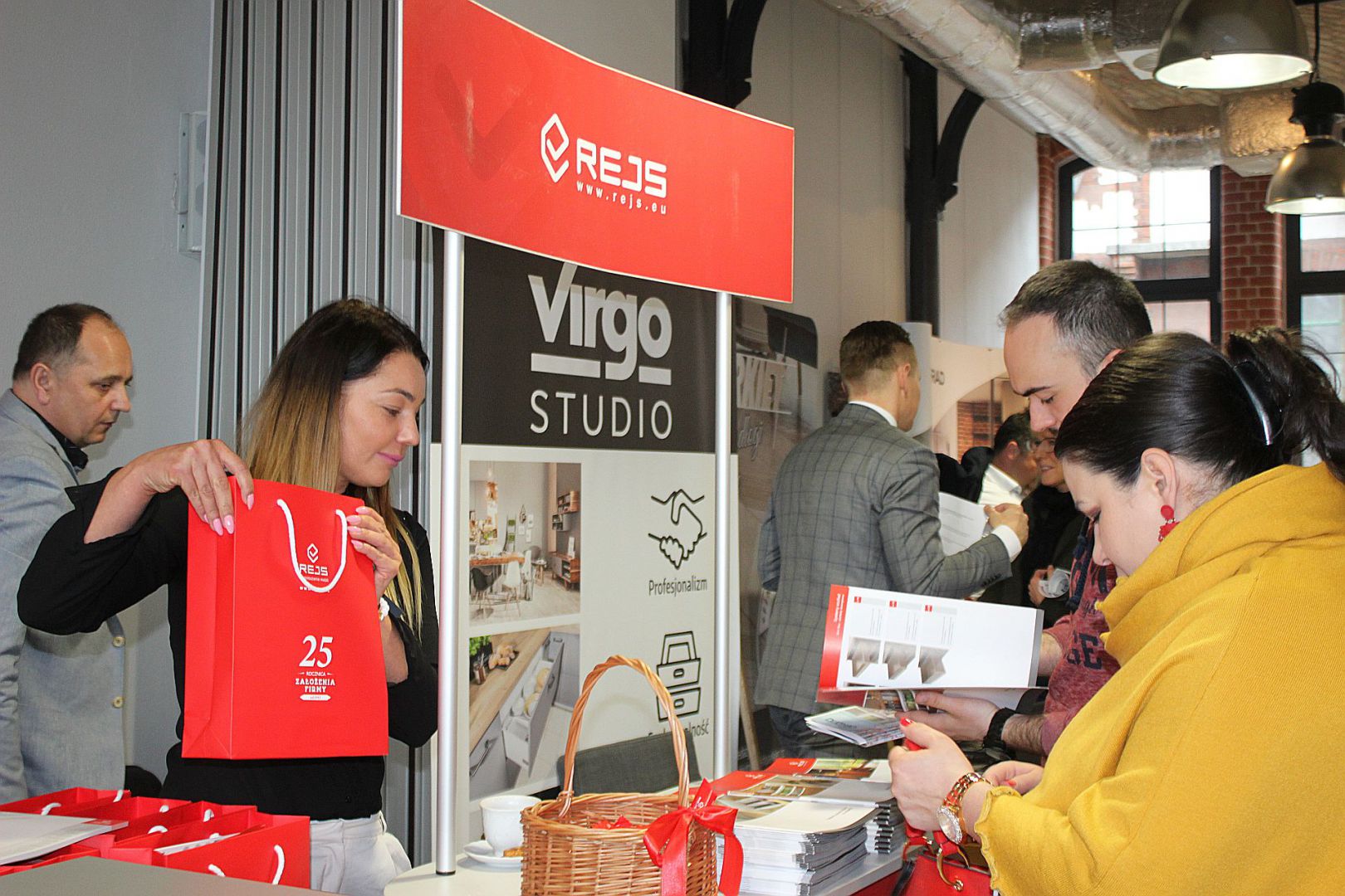 Stoisko firmy Rejs.JPG