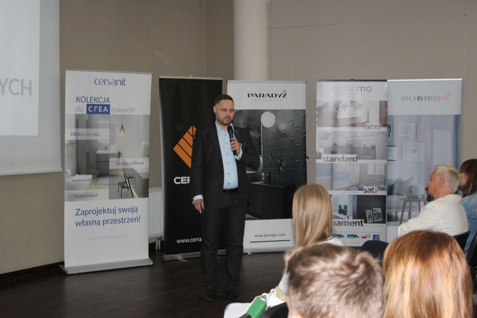 005 CREA - nowe możliwości i nowe technologie w ceramice sanitarnej. Prezentacja Partnera Głównego Cersanit. Prowadzący Piotr Wychowaniec.  IMG_7734.JPG