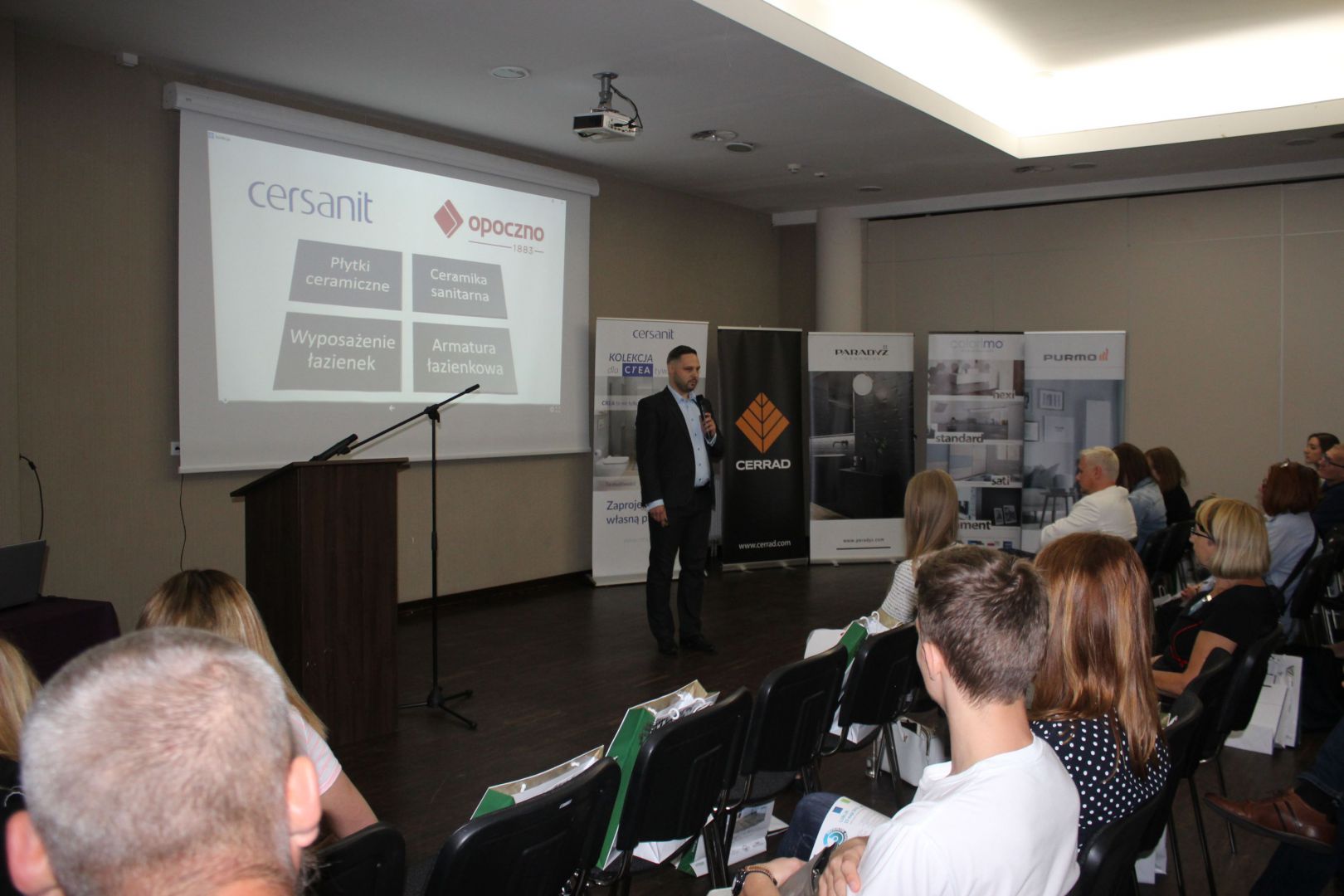 004 CREA - nowe możliwości i nowe technologie w ceramice sanitarnej. Prezentacja Partnera Głównego Cersanit. Prowadzący Piotr Wychowaniec. IMG_7732.JPG