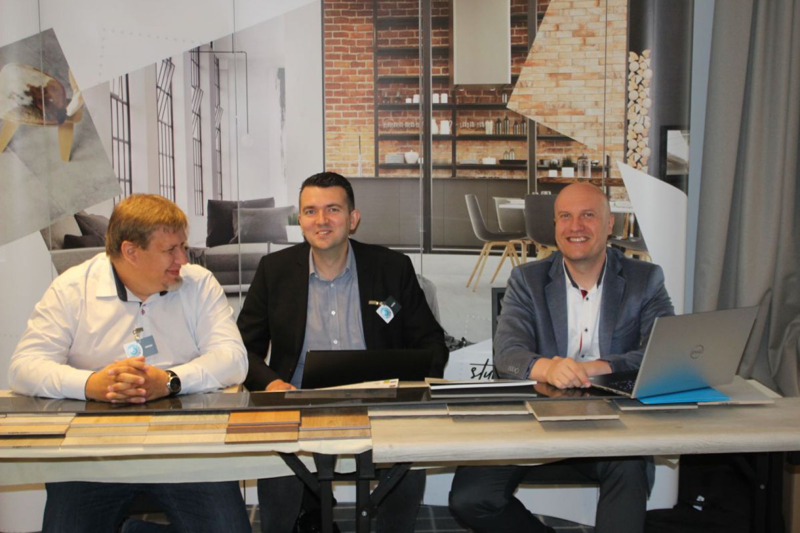 44. Stoisko firmy Cerrad 1_small.jpg